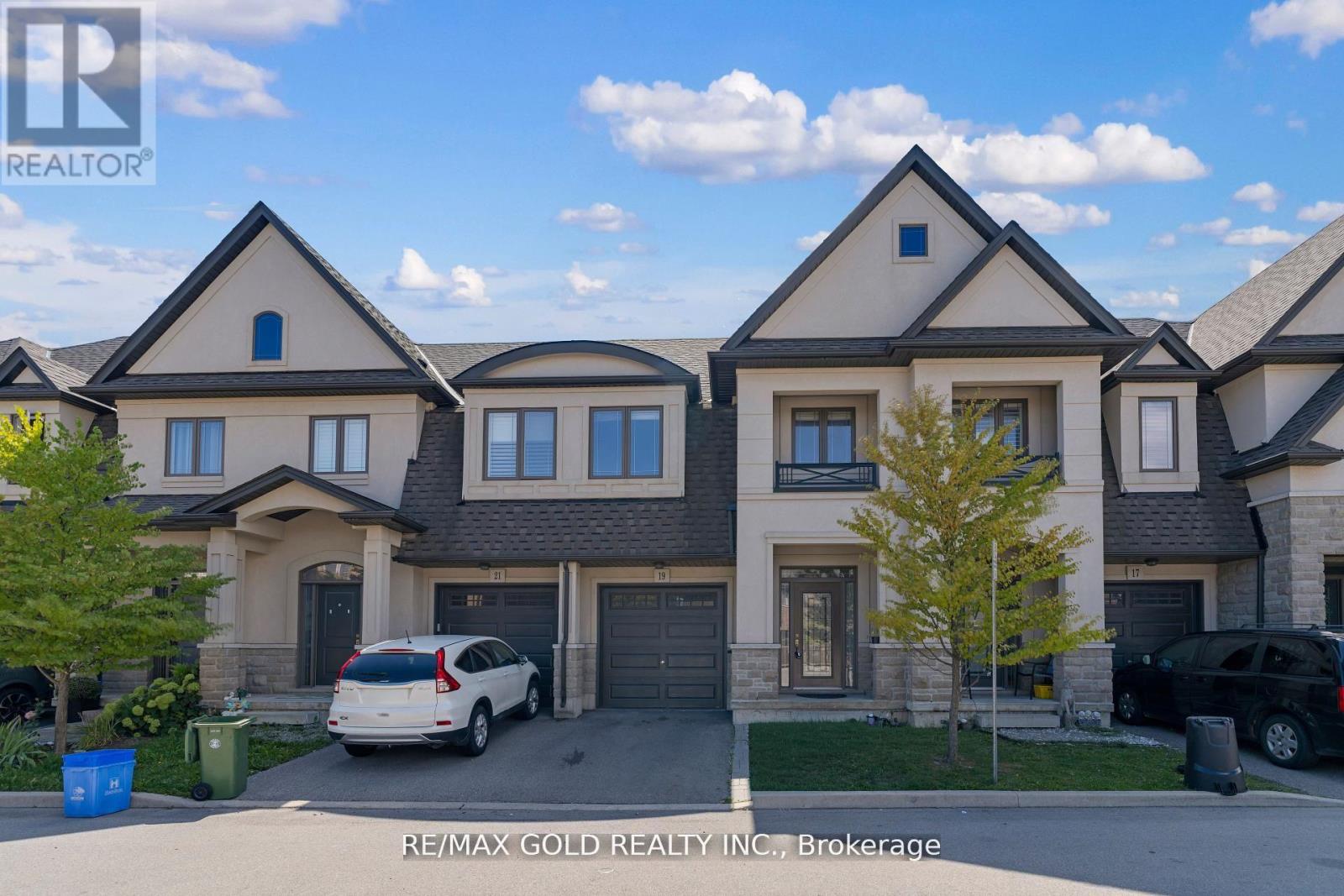 19 SANTA BARBARA LANE, Hamilton, Ontario