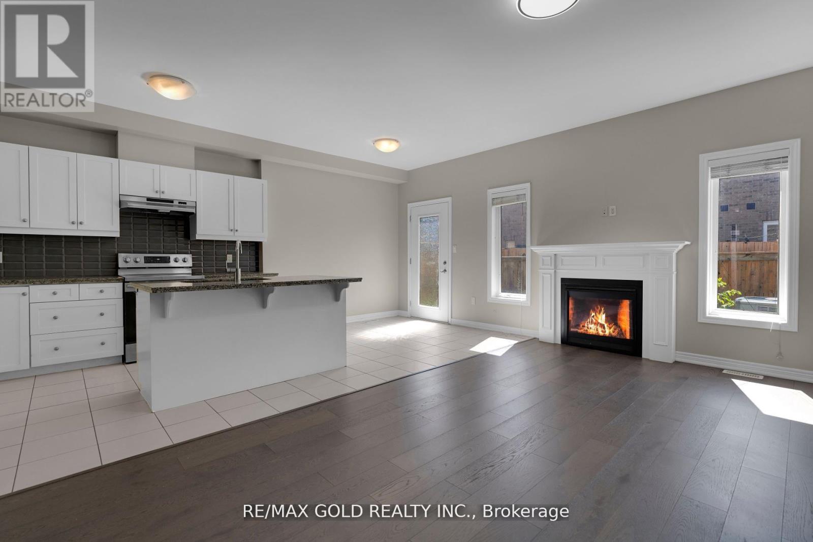 19 Santa Barbara Lane, Hamilton, Ontario  L9B 0J3 - Photo 10 - X12538590