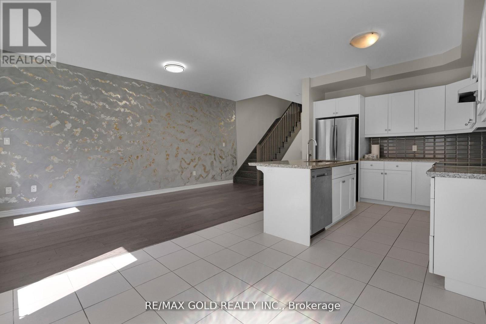 19 Santa Barbara Lane, Hamilton, Ontario  L9B 0J3 - Photo 11 - X12538590