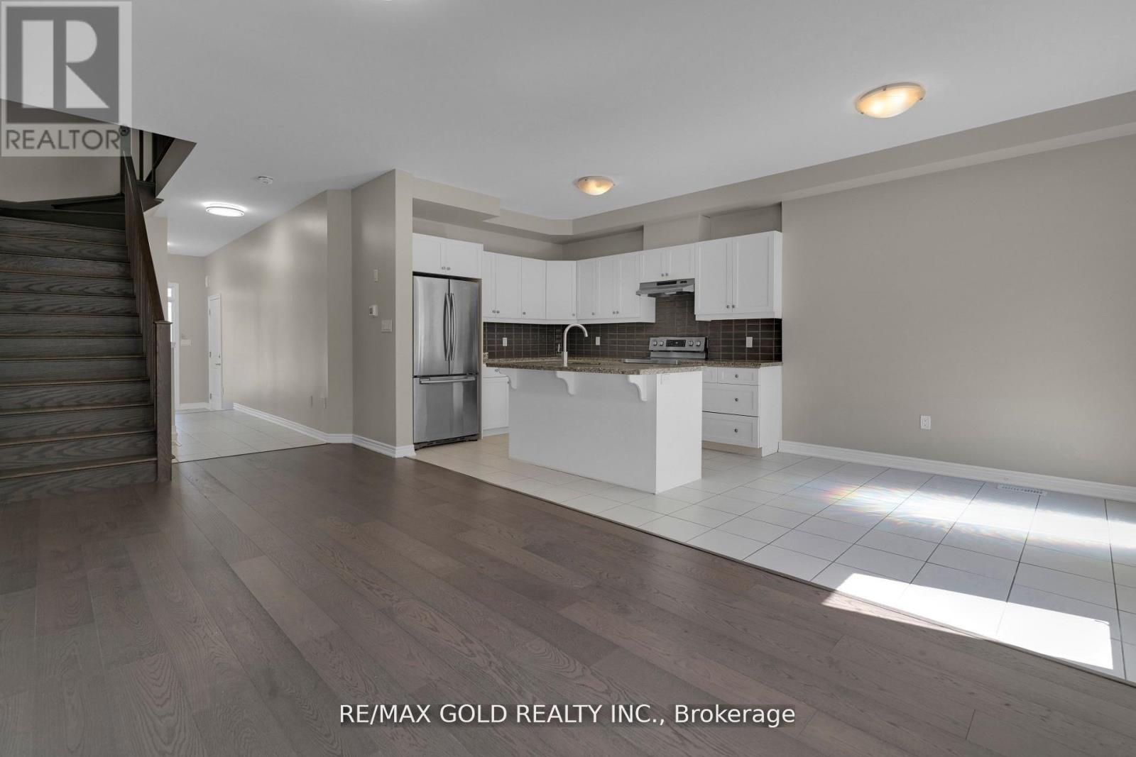 19 Santa Barbara Lane, Hamilton, Ontario  L9B 0J3 - Photo 14 - X12538590