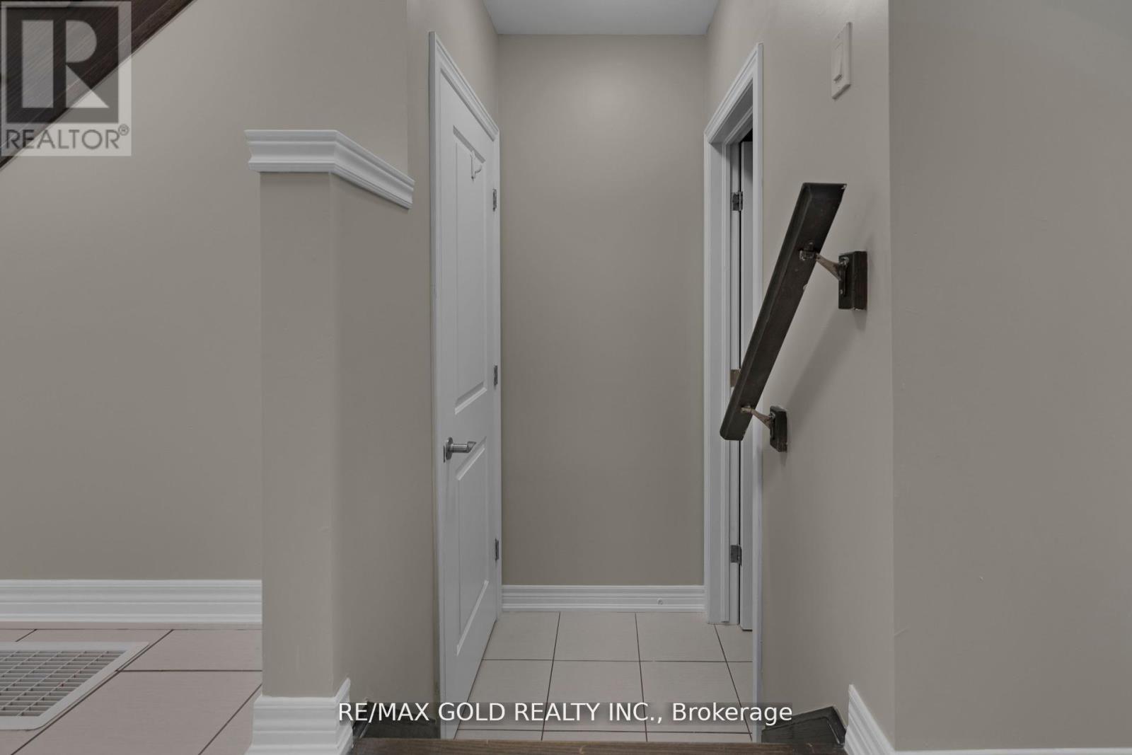 19 Santa Barbara Lane, Hamilton, Ontario  L9B 0J3 - Photo 17 - X12538590