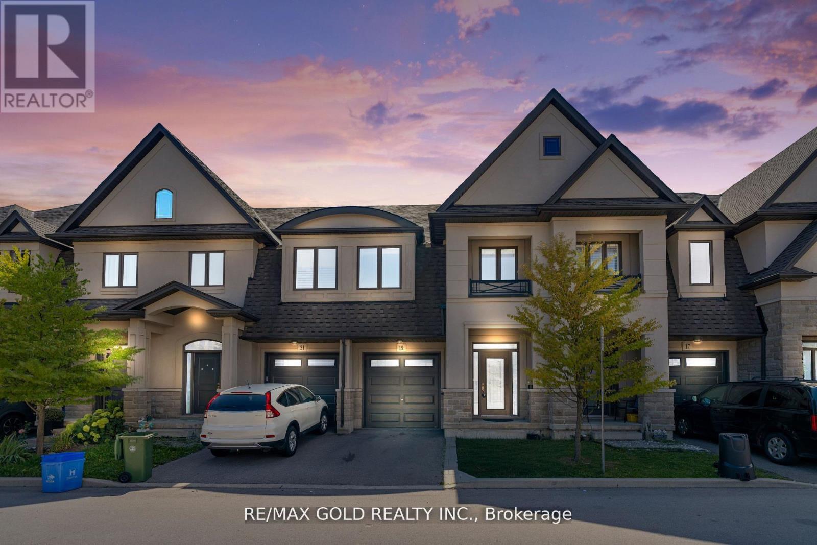 19 Santa Barbara Lane, Hamilton, Ontario  L9B 0J3 - Photo 2 - X12538590