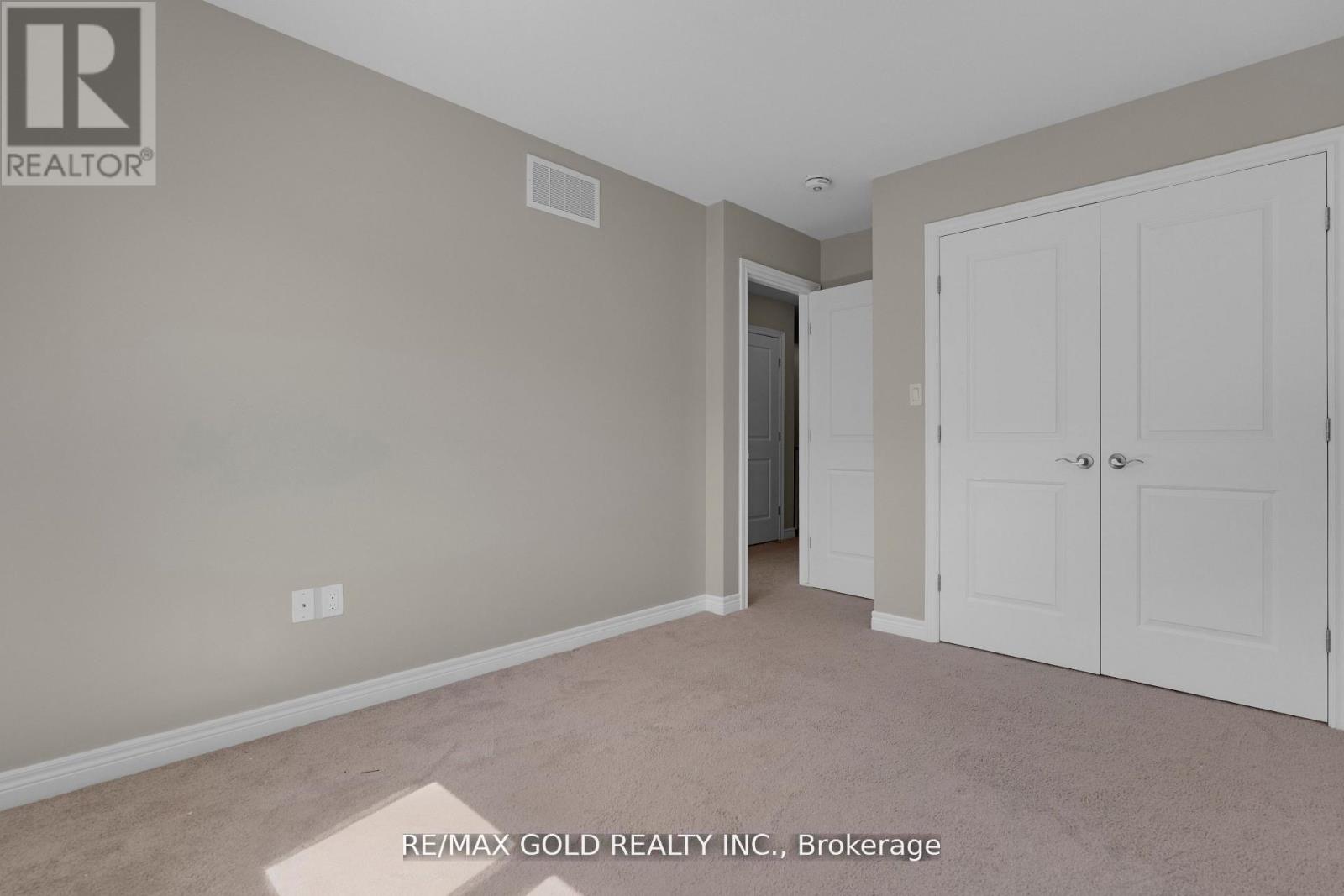 19 Santa Barbara Lane, Hamilton, Ontario  L9B 0J3 - Photo 21 - X12538590