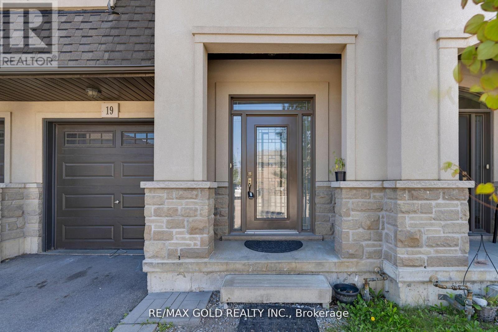 19 Santa Barbara Lane, Hamilton, Ontario  L9B 0J3 - Photo 7 - X12538590