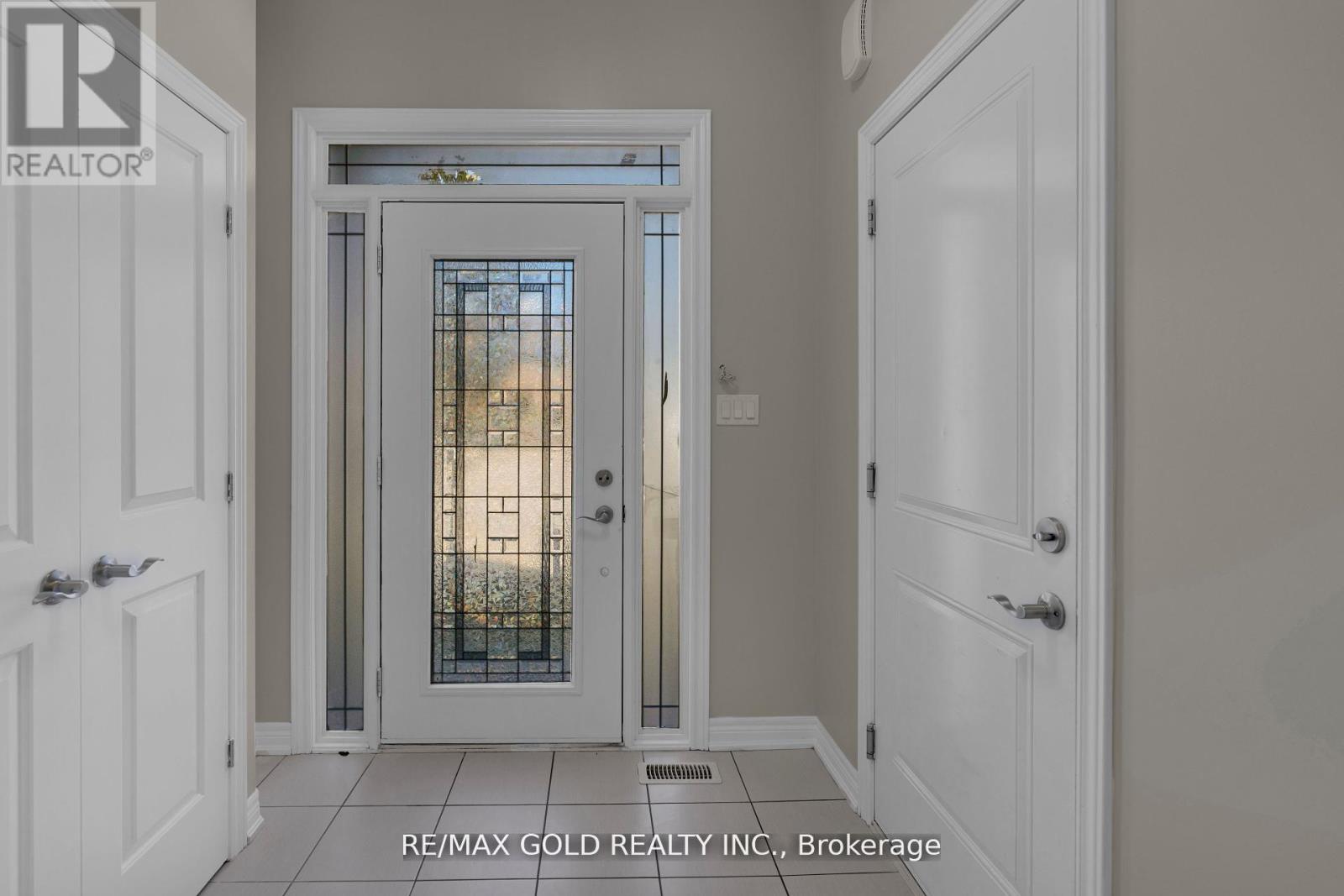 19 Santa Barbara Lane, Hamilton, Ontario  L9B 0J3 - Photo 8 - X12538590