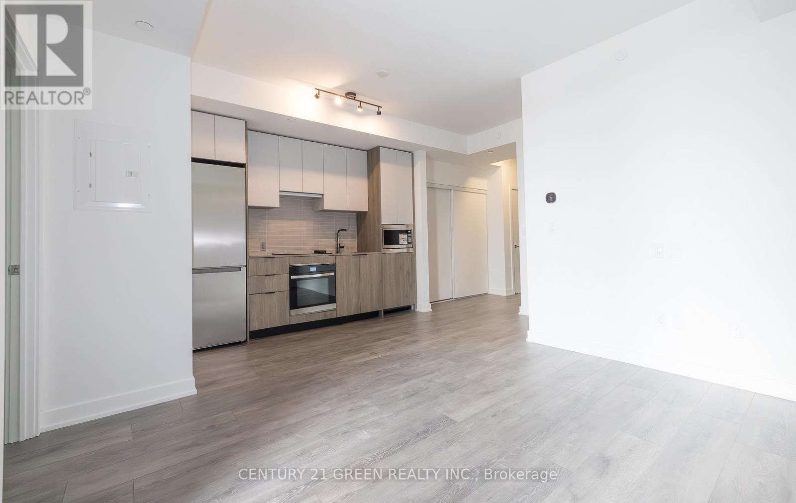 424 - 1007 The Queensway, Toronto, Ontario  M8Z 0C6 - Photo 2 - W12475634