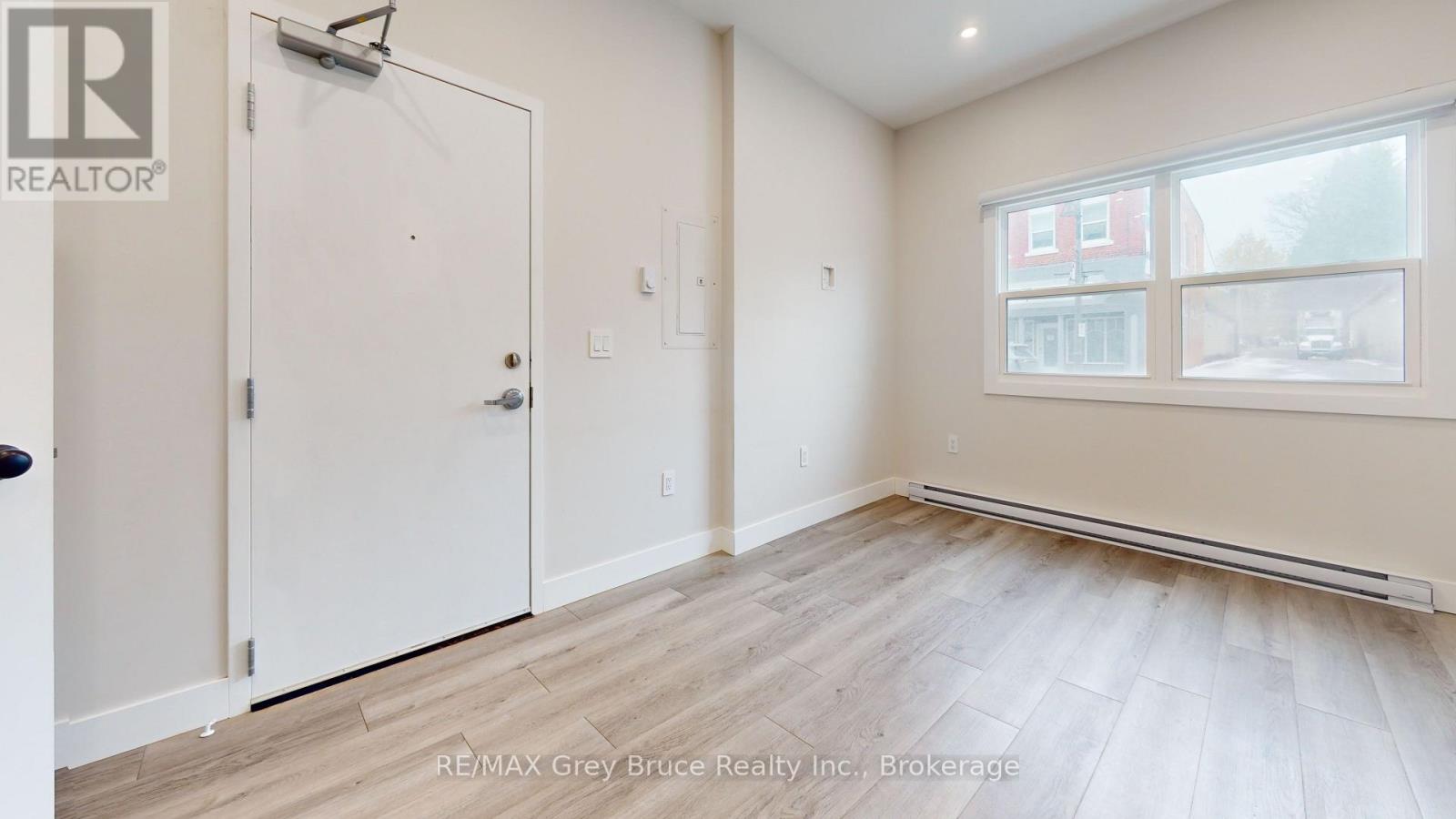 Third picture of UNIT 3 - 39 1ST AVENUE S