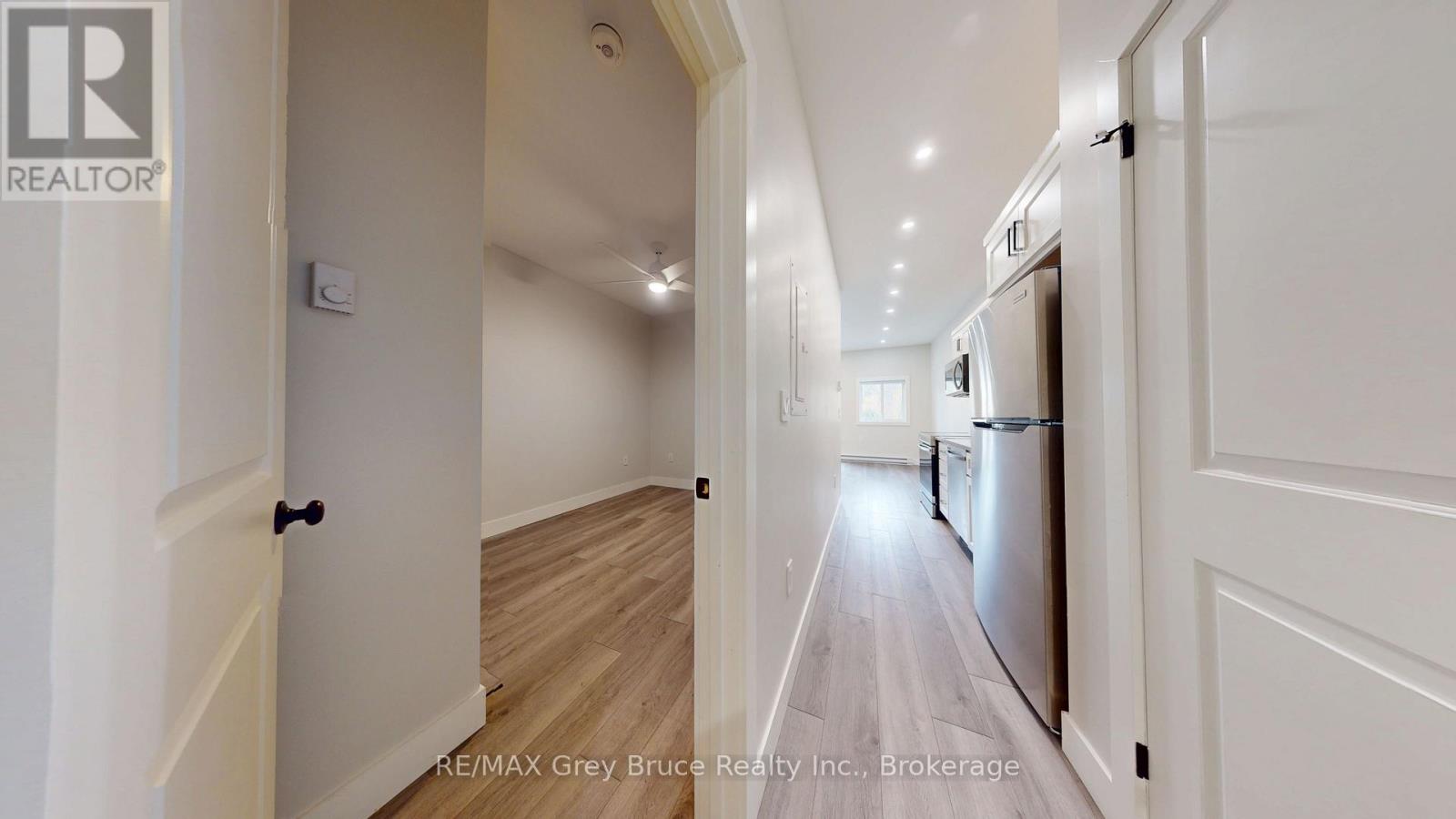 Third picture of UNIT 5 - 39 1ST AVENUE S