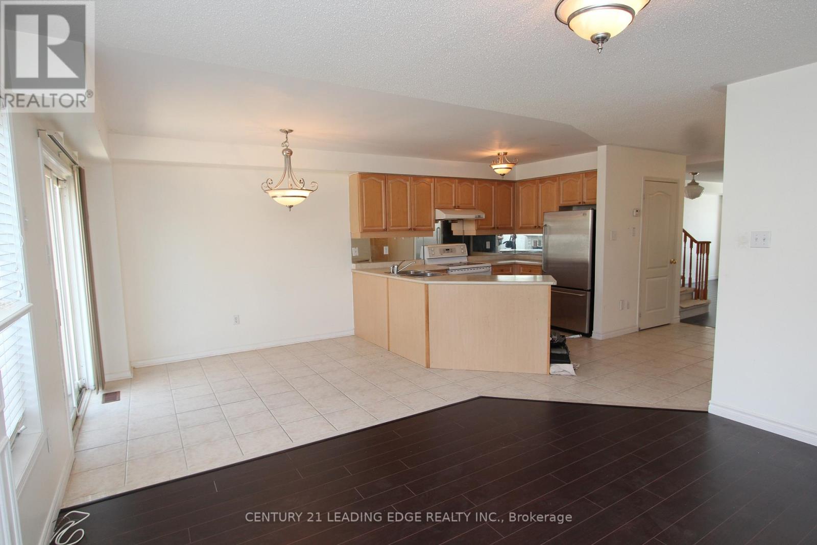 308 Castlemore Avenue, Markham, Ontario  L6C 2R5 - Photo 5 - N12536320