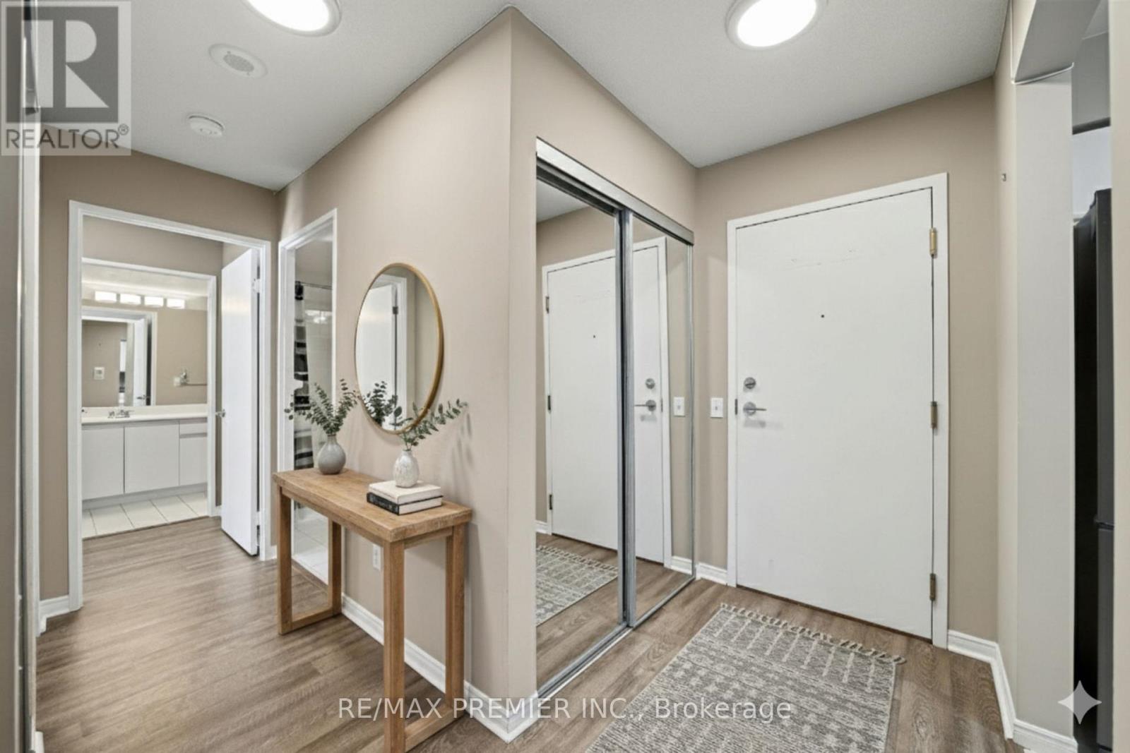 208 - 91 Townsgate Drive, Vaughan, Ontario  L4J 8E8 - Photo 7 - N12529106