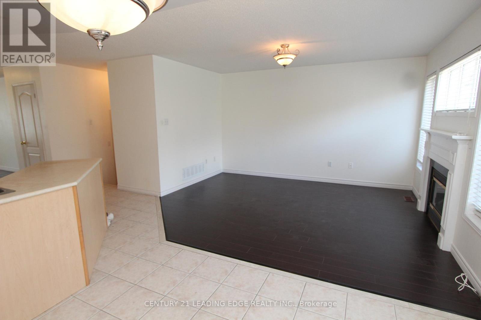 308 Castlemore Avenue, Markham, Ontario  L6C 2R5 - Photo 7 - N12536320