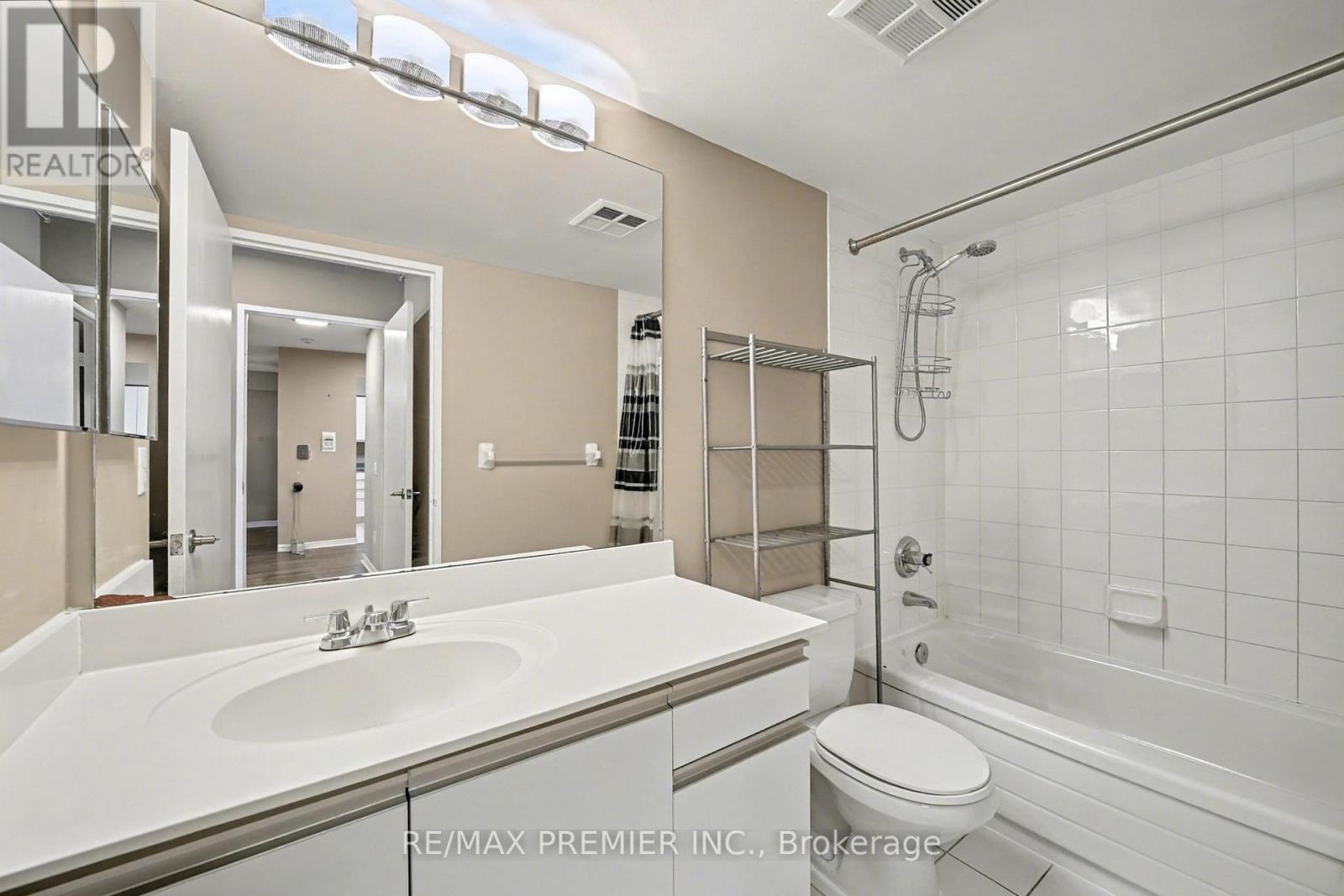 208 - 91 Townsgate Drive, Vaughan, Ontario  L4J 8E8 - Photo 20 - N12529106