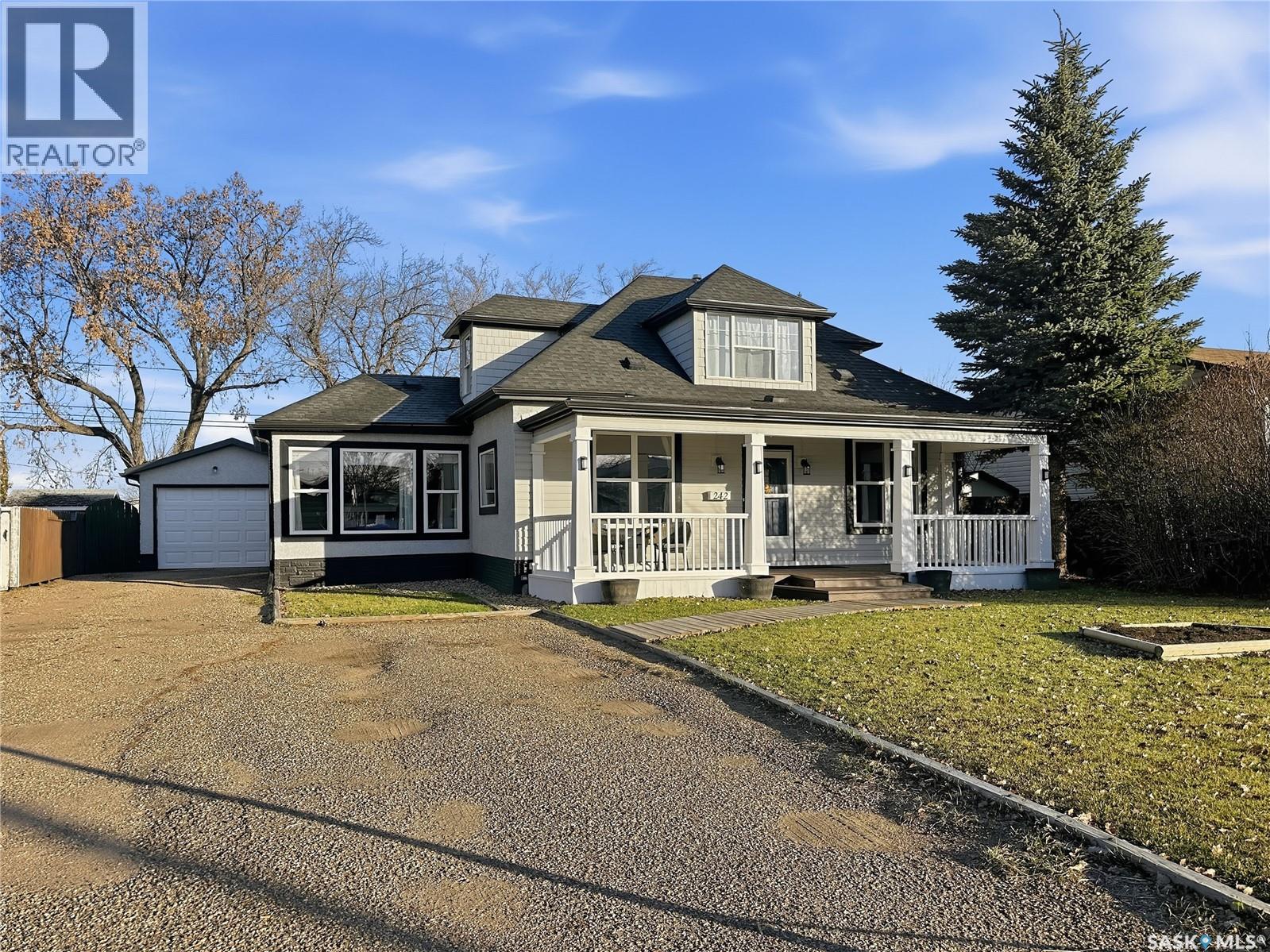 242 30th Street, Battleford, Saskatchewan  S0M 0E0 - Photo 2 - SK023928