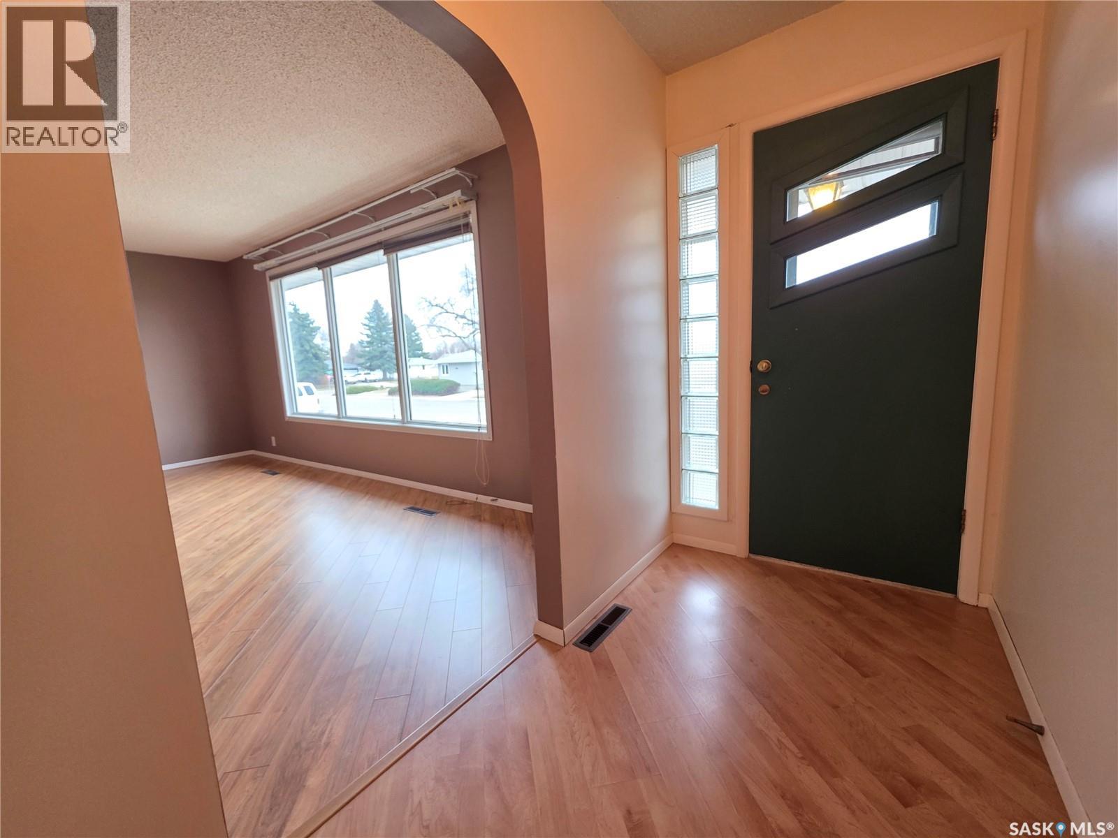 1445 Winnie Street, Swift Current, Saskatchewan  S9H 1R2 - Photo 12 - SK023927