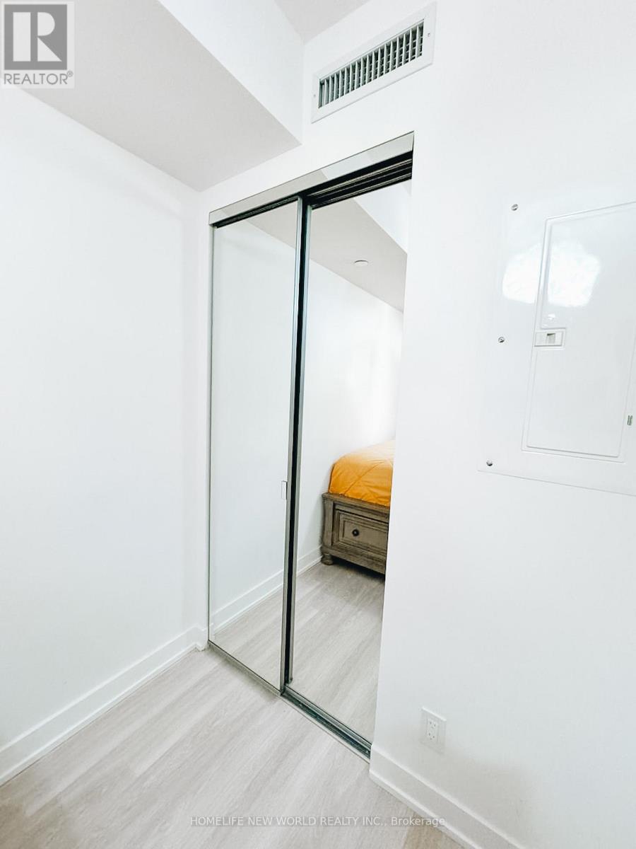 425 - 30 Tretti Way, Toronto, Ontario  M3H 0E3 - Photo 8 - C12538824