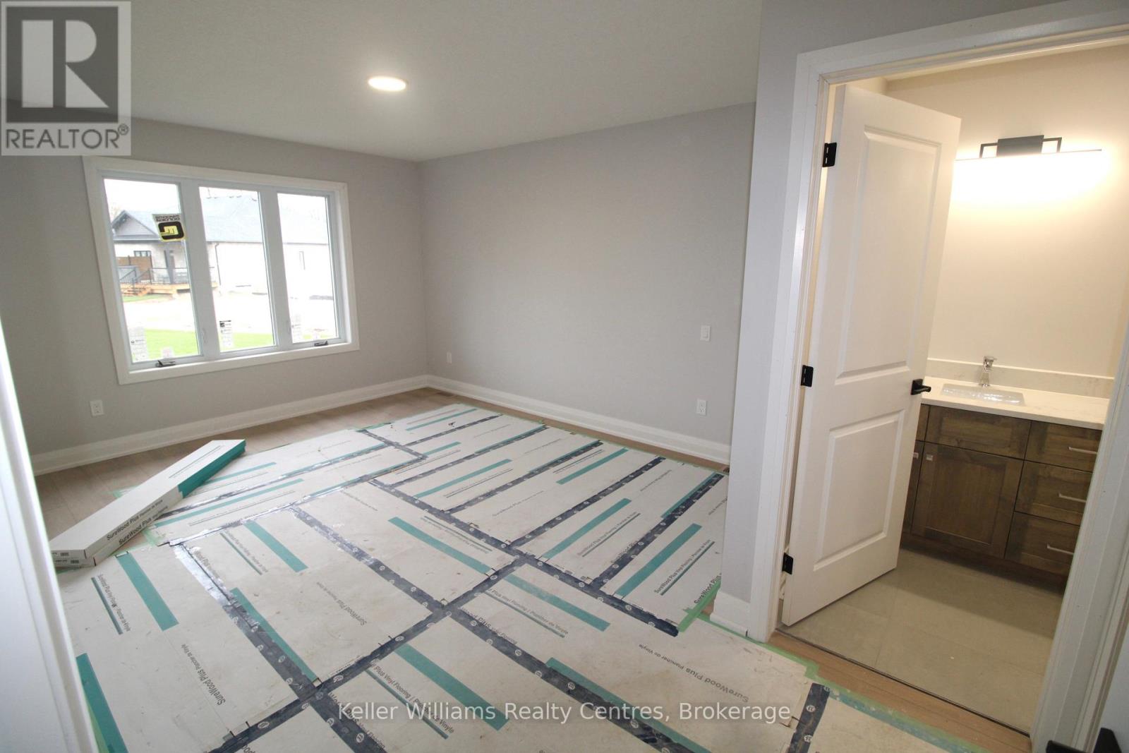 770 18th Street, Hanover, Ontario  N4N 0C7 - Photo 11 - X12333745