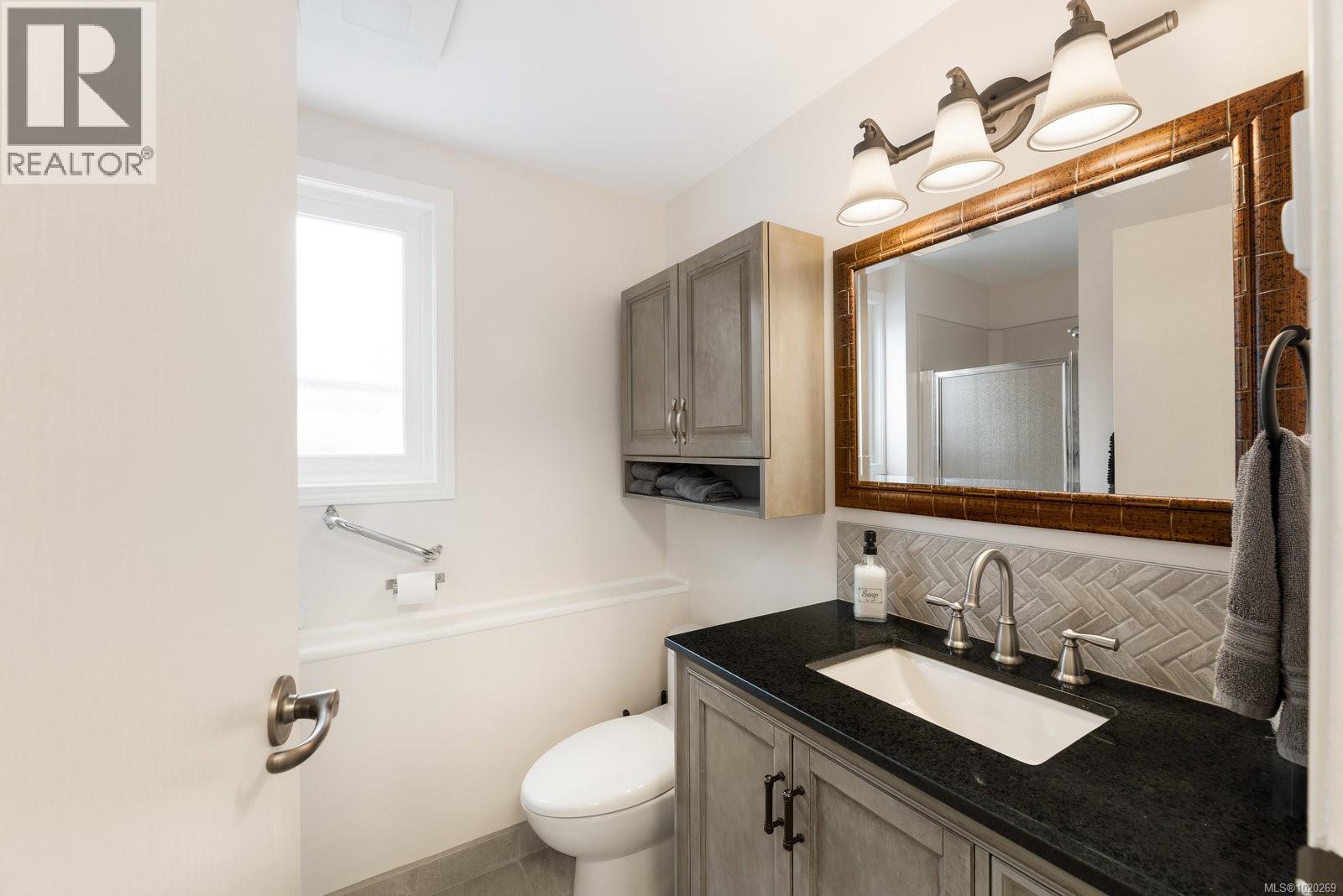 3955 Nelthorpe St, Saanich, British Columbia  V8X 3Z2 - Photo 17 - 1020269