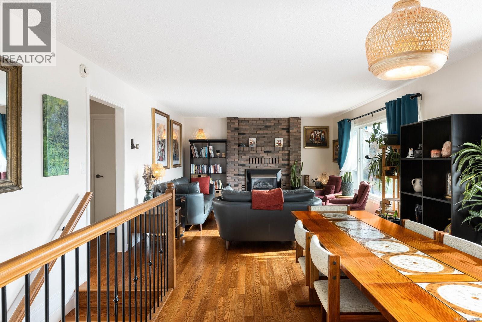 3955 Nelthorpe St, Saanich, British Columbia  V8X 3Z2 - Photo 3 - 1020269