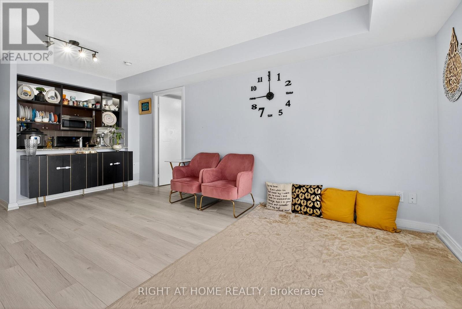 2015 - 181 Village Green Square, Toronto, Ontario  M1S 0K6 - Photo 10 - E12538212