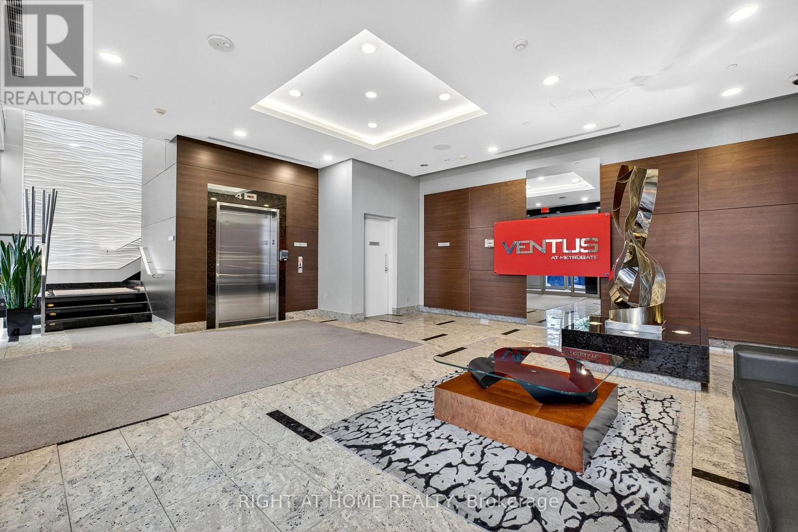 2015 - 181 Village Green Square, Toronto, Ontario  M1S 0K6 - Photo 3 - E12538212