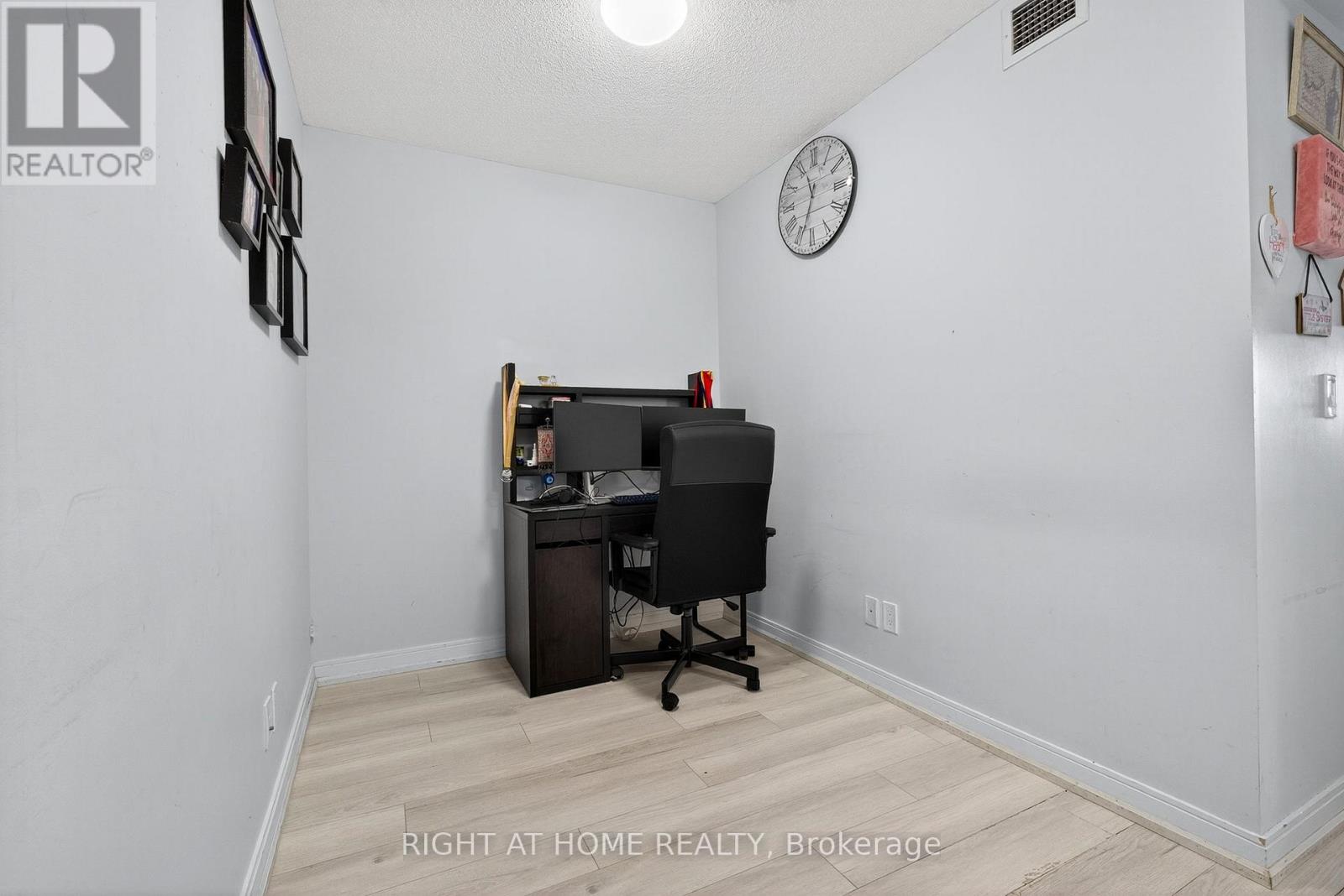 2015 - 181 Village Green Square, Toronto, Ontario  M1S 0K6 - Photo 6 - E12538212