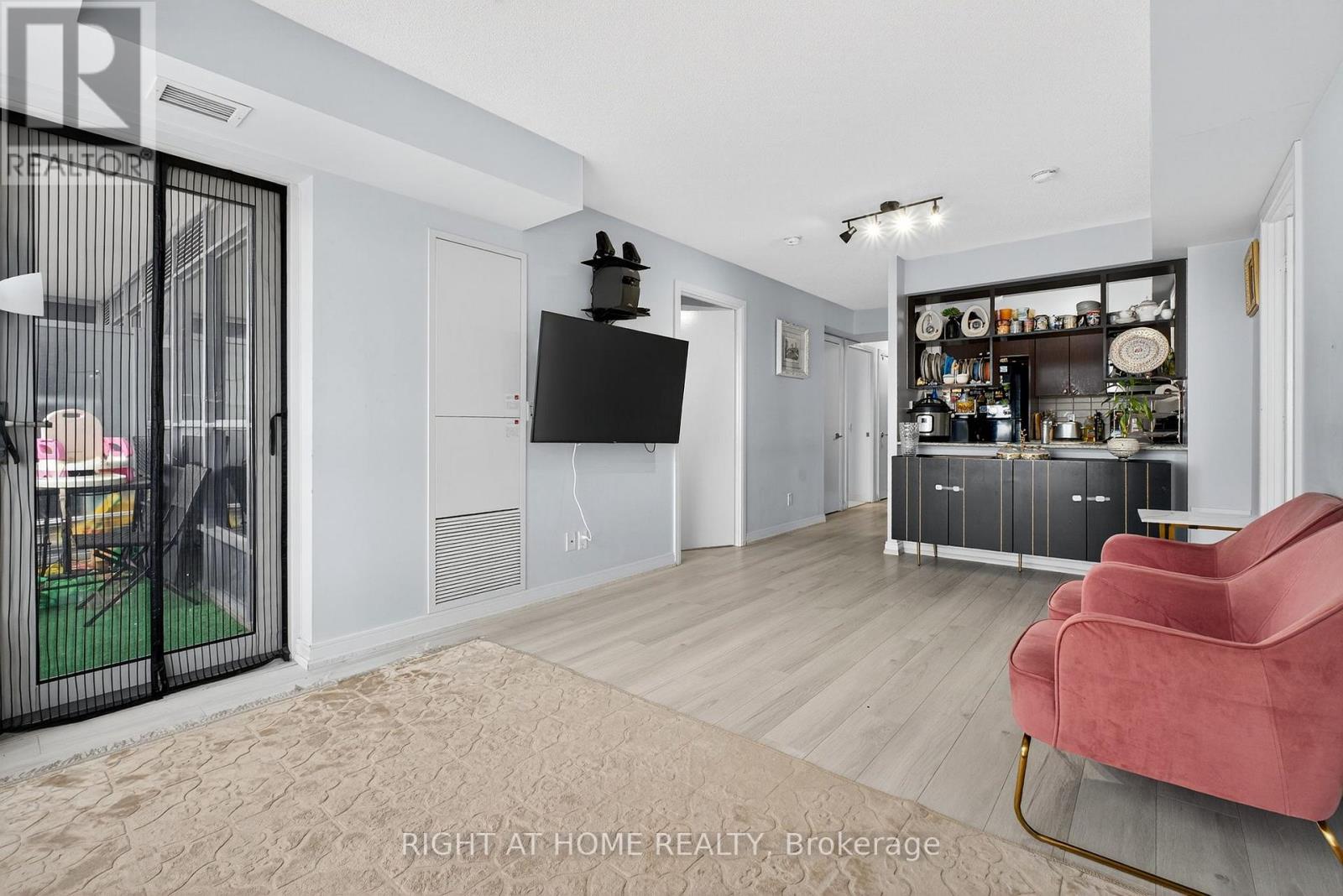 2015 - 181 Village Green Square, Toronto, Ontario  M1S 0K6 - Photo 9 - E12538212