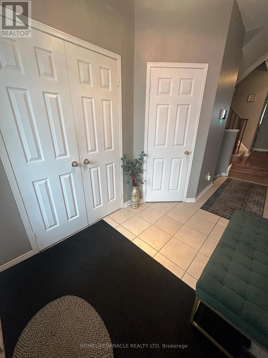 41 Playfair Road, Whitby, Ontario  L1N 9S6 - Photo 5 - E12538766