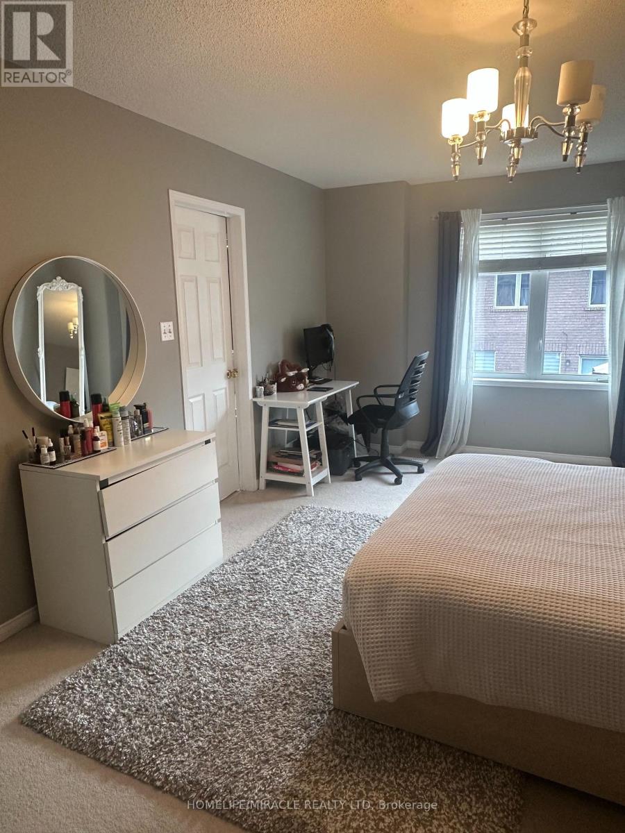 41 Playfair Road, Whitby, Ontario  L1N 9S6 - Photo 8 - E12538766