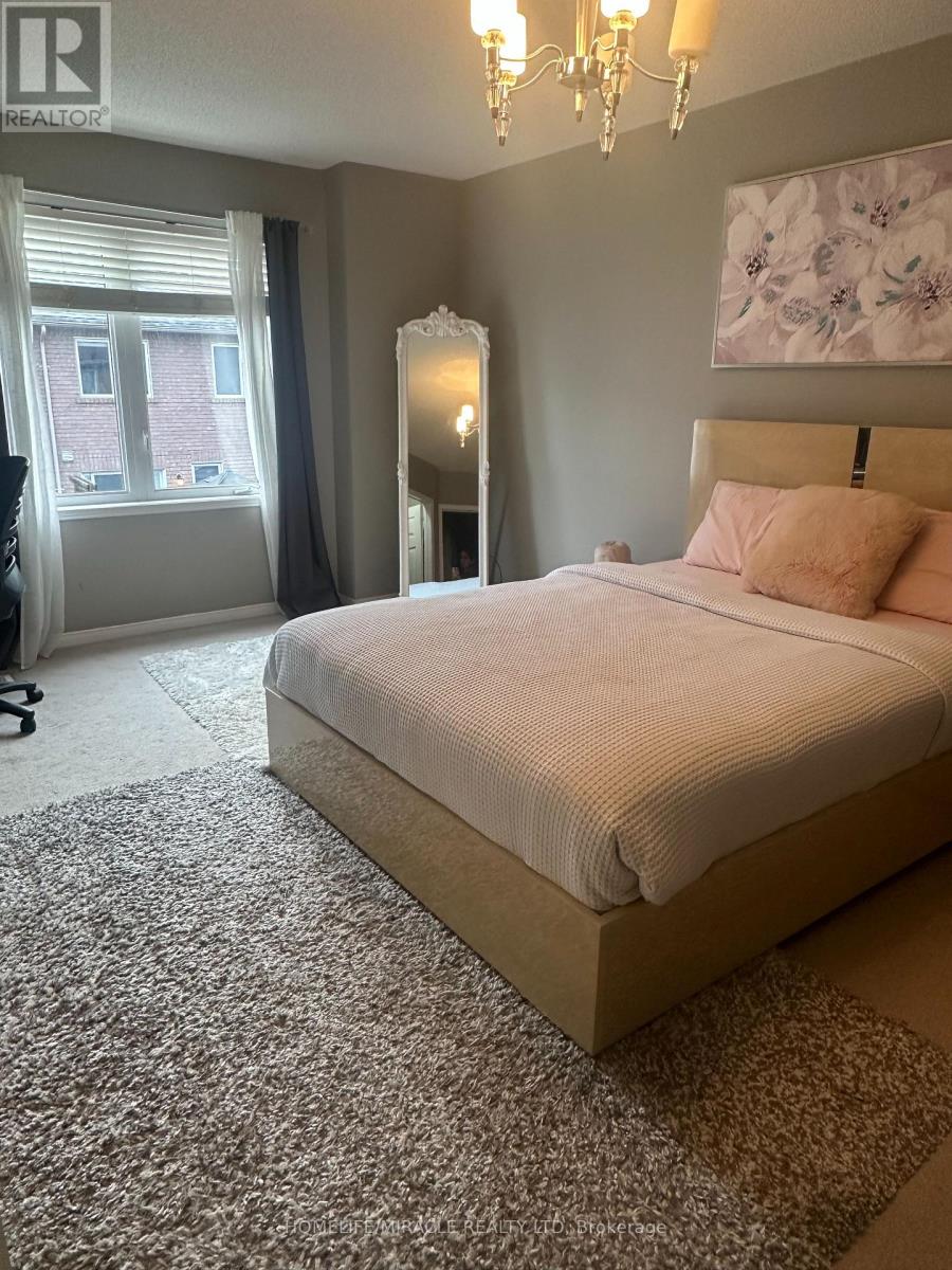 41 Playfair Road, Whitby, Ontario  L1N 9S6 - Photo 9 - E12538766