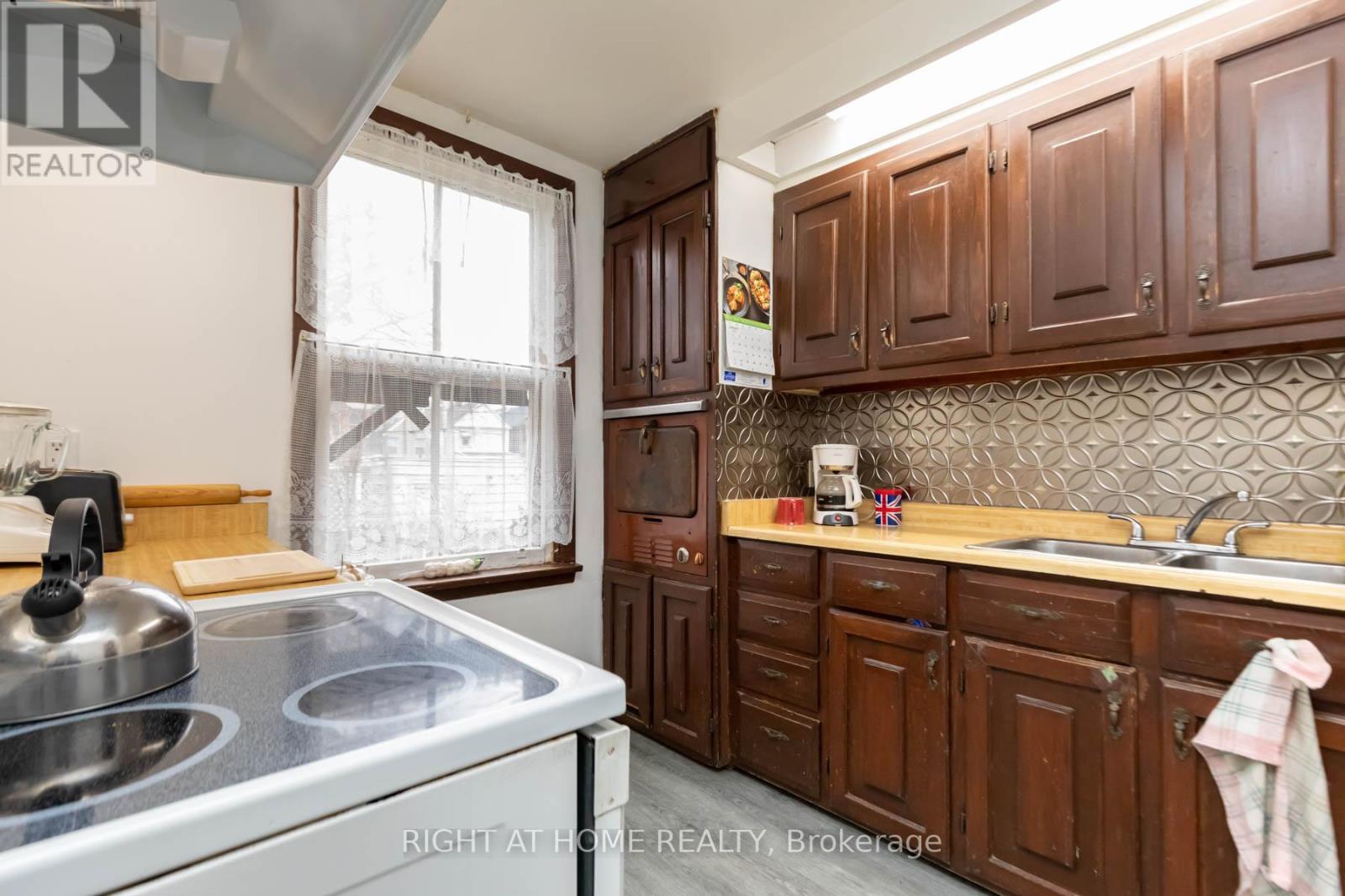 18 Mallon Avenue, Toronto, Ontario  M4M 1P8 - Photo 10 - E12538772