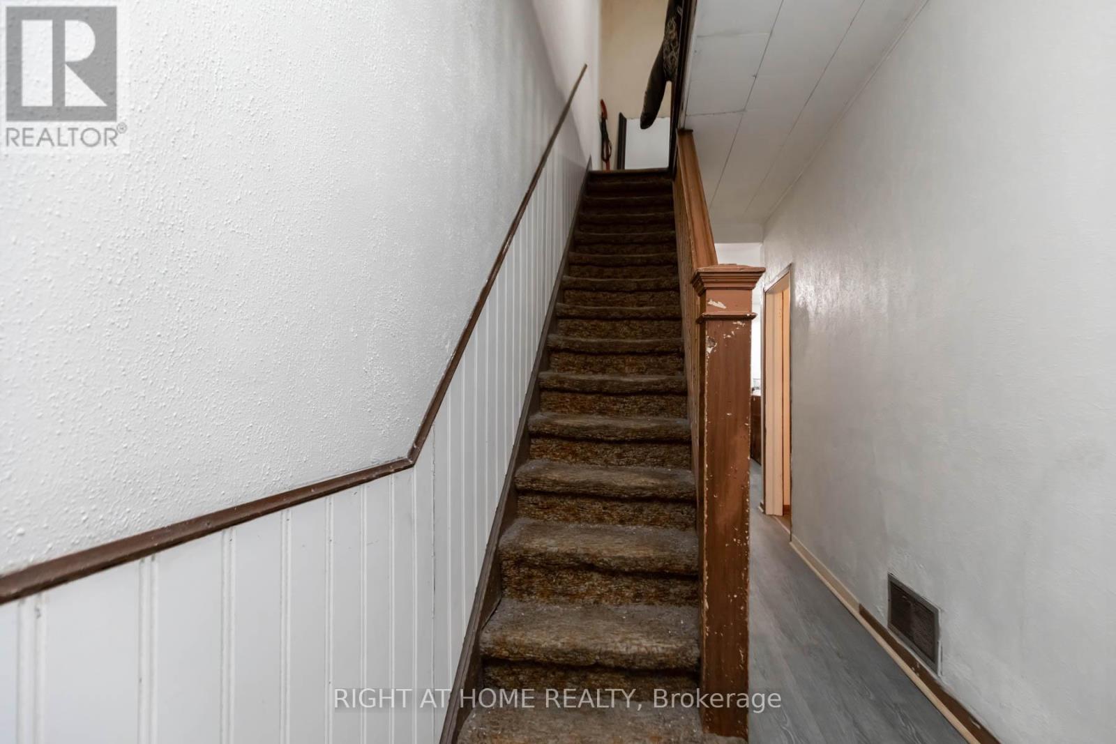 18 Mallon Avenue, Toronto, Ontario  M4M 1P8 - Photo 13 - E12538772