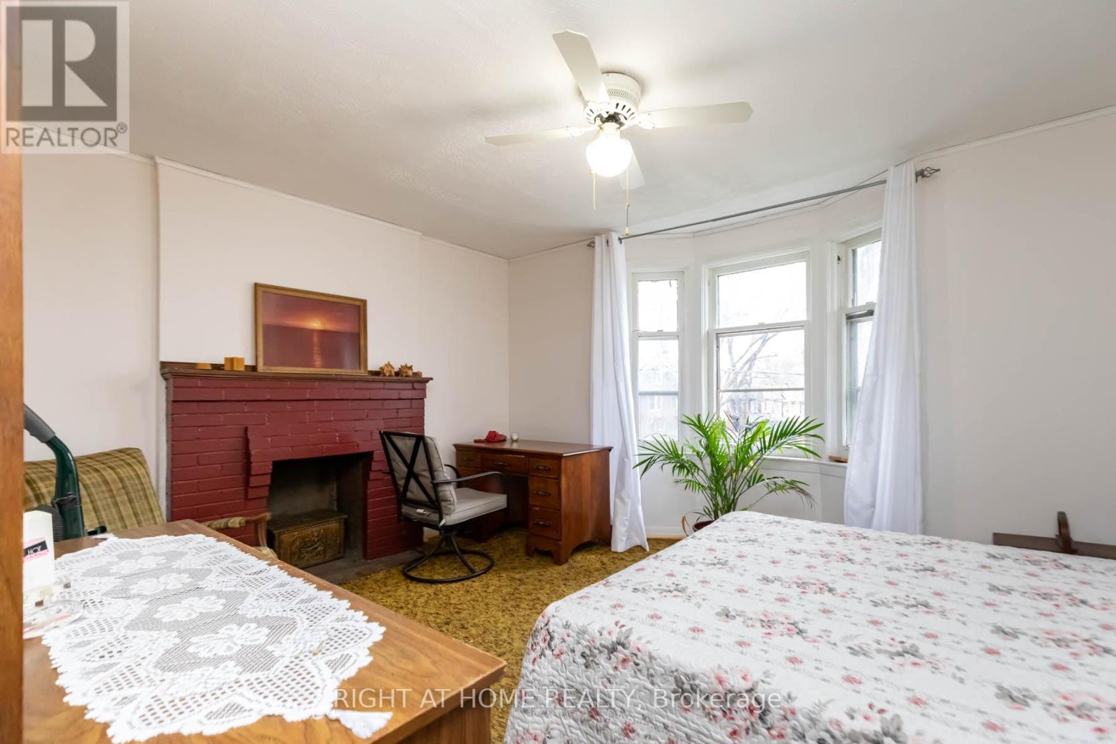 18 Mallon Avenue, Toronto, Ontario  M4M 1P8 - Photo 14 - E12538772