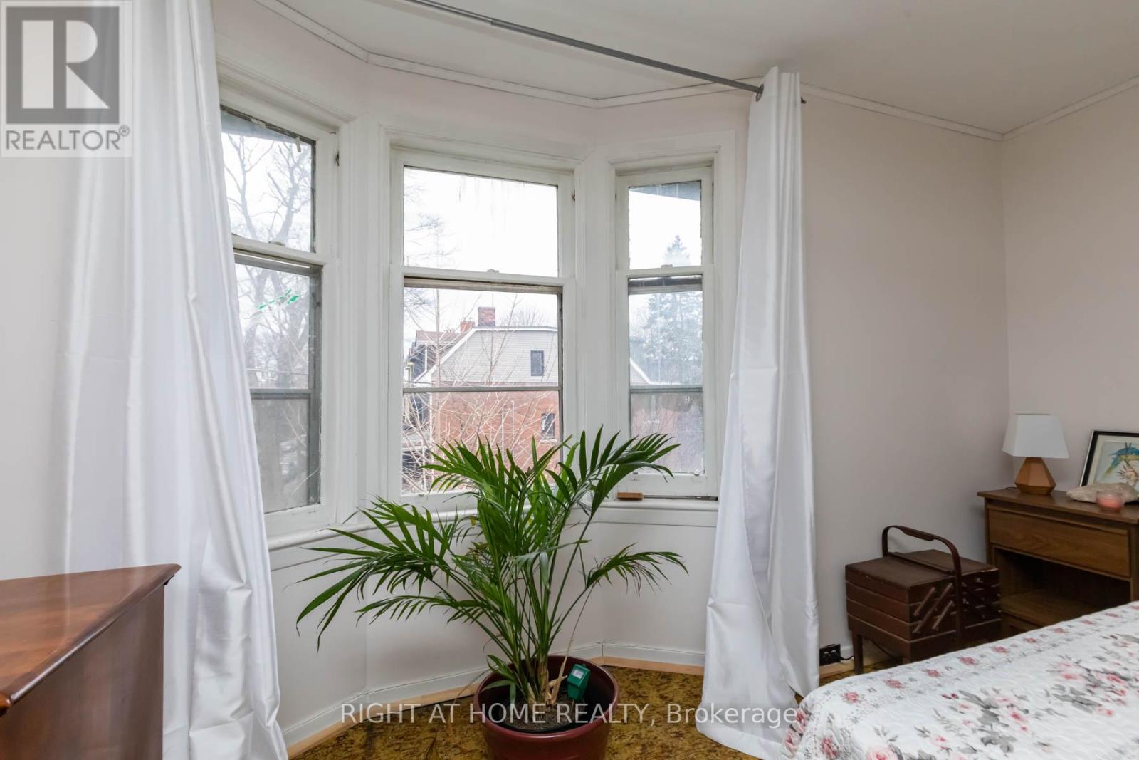 18 Mallon Avenue, Toronto, Ontario  M4M 1P8 - Photo 16 - E12538772