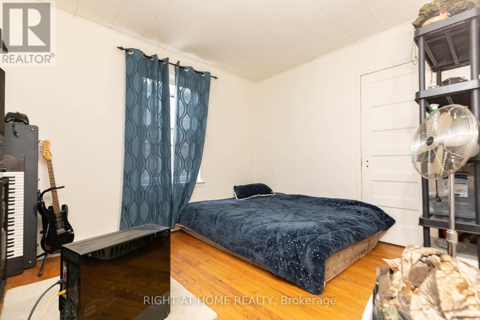 18 Mallon Avenue, Toronto, Ontario  M4M 1P8 - Photo 18 - E12538772