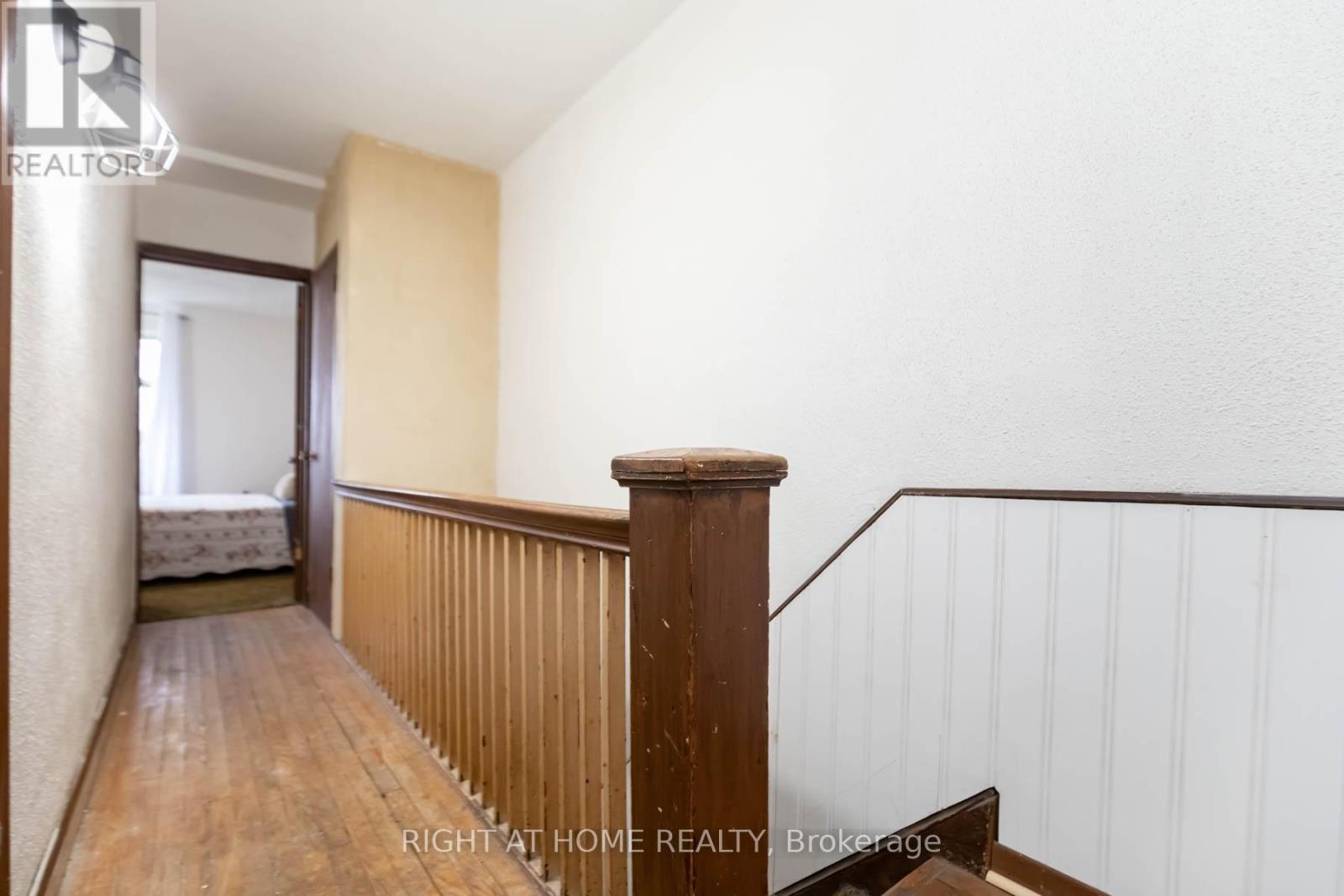 18 Mallon Avenue, Toronto, Ontario  M4M 1P8 - Photo 19 - E12538772