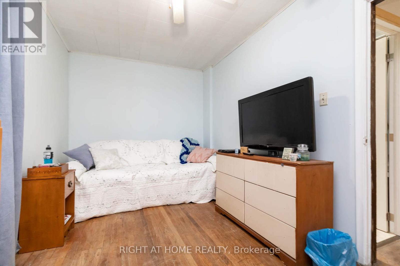 18 Mallon Avenue, Toronto, Ontario  M4M 1P8 - Photo 21 - E12538772