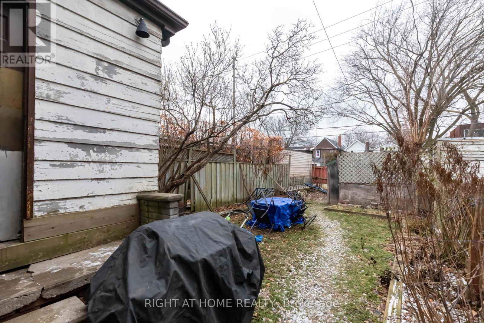 18 Mallon Avenue, Toronto, Ontario  M4M 1P8 - Photo 25 - E12538772