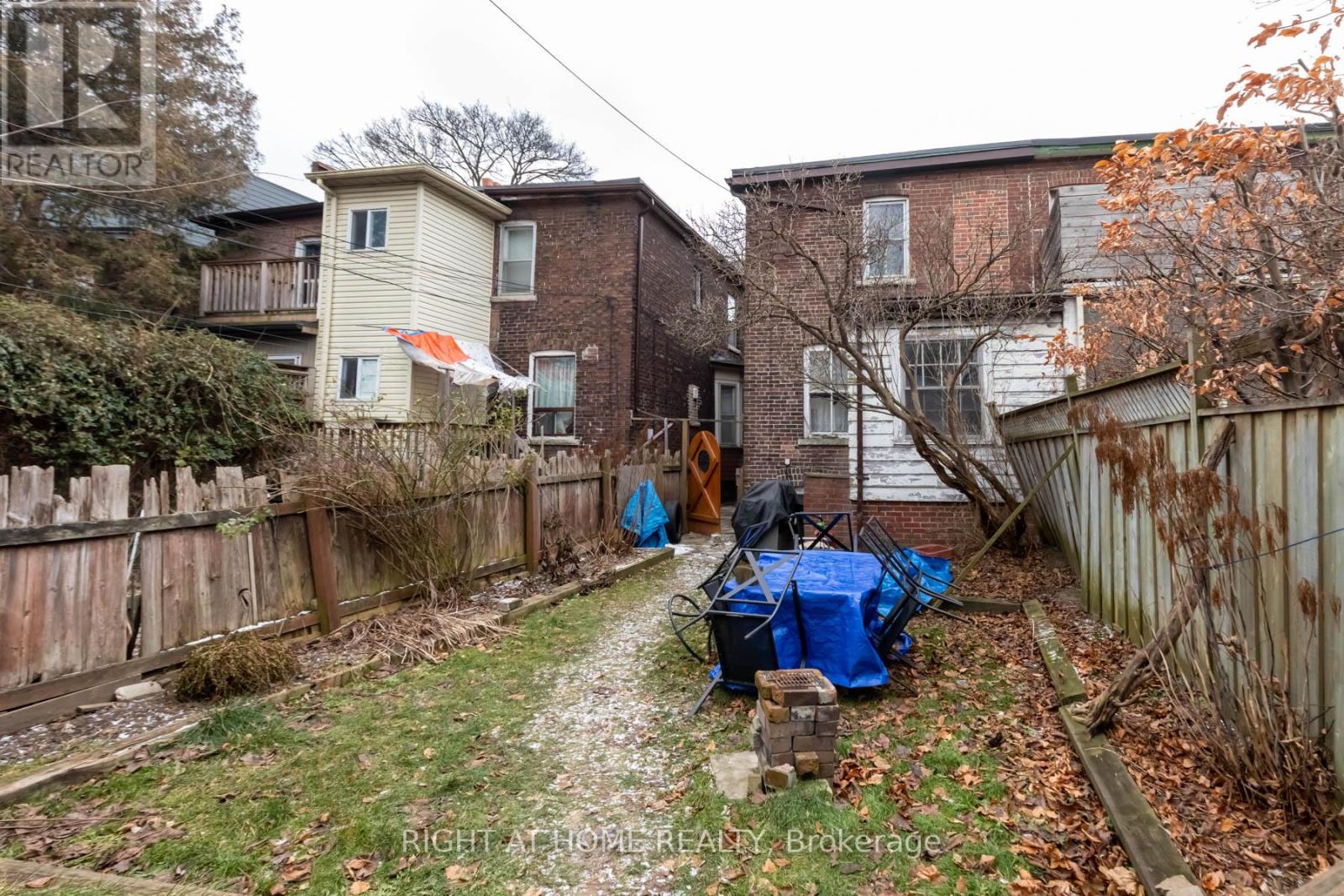 18 Mallon Avenue, Toronto, Ontario  M4M 1P8 - Photo 26 - E12538772