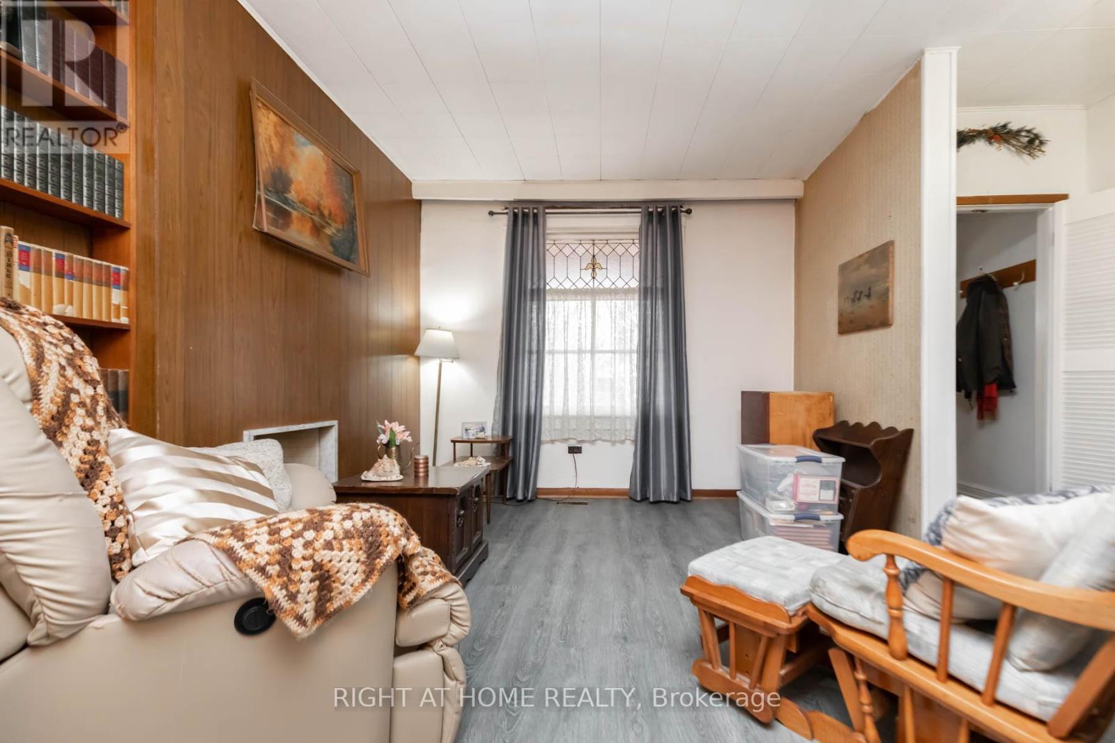 18 Mallon Avenue, Toronto, Ontario  M4M 1P8 - Photo 6 - E12538772