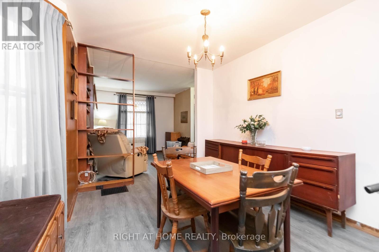 18 Mallon Avenue, Toronto, Ontario  M4M 1P8 - Photo 7 - E12538772