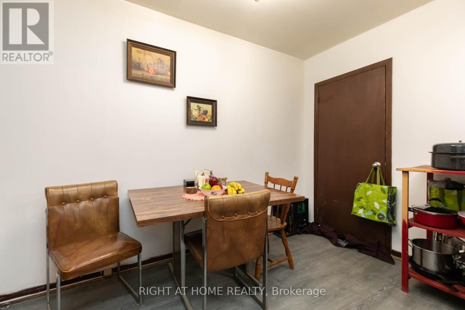 18 Mallon Avenue, Toronto, Ontario  M4M 1P8 - Photo 9 - E12538772