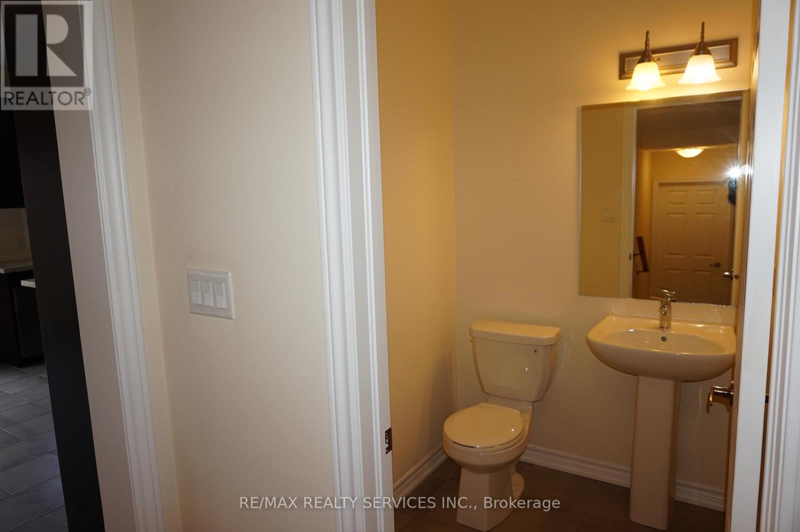 38 Arthur Mclaughlin Street, Clarington, Ontario  L1C 0T6 - Photo 10 - E12538786