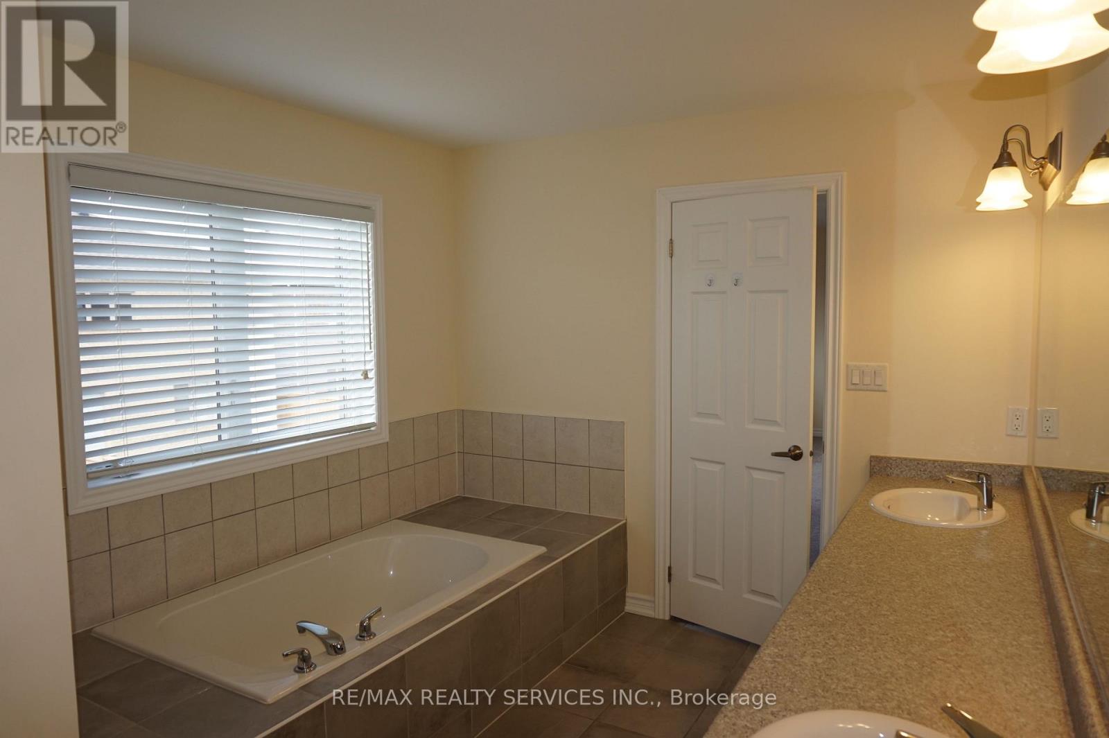 38 Arthur Mclaughlin Street, Clarington, Ontario  L1C 0T6 - Photo 13 - E12538786