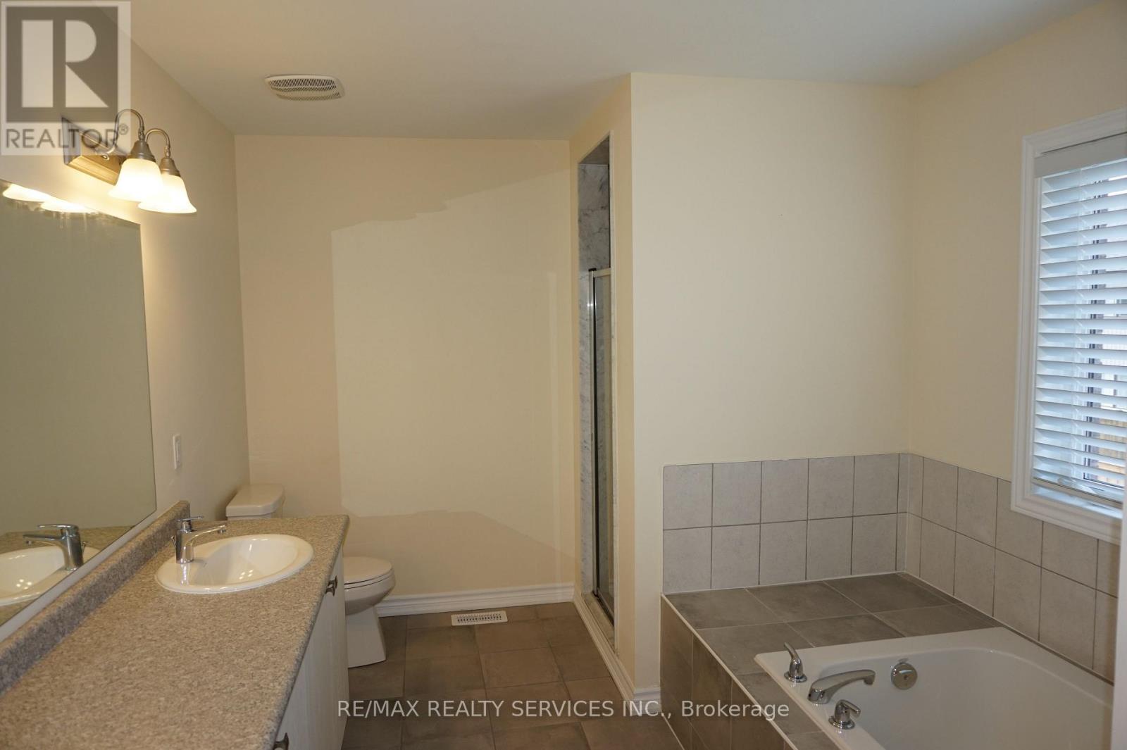 38 Arthur Mclaughlin Street, Clarington, Ontario  L1C 0T6 - Photo 14 - E12538786