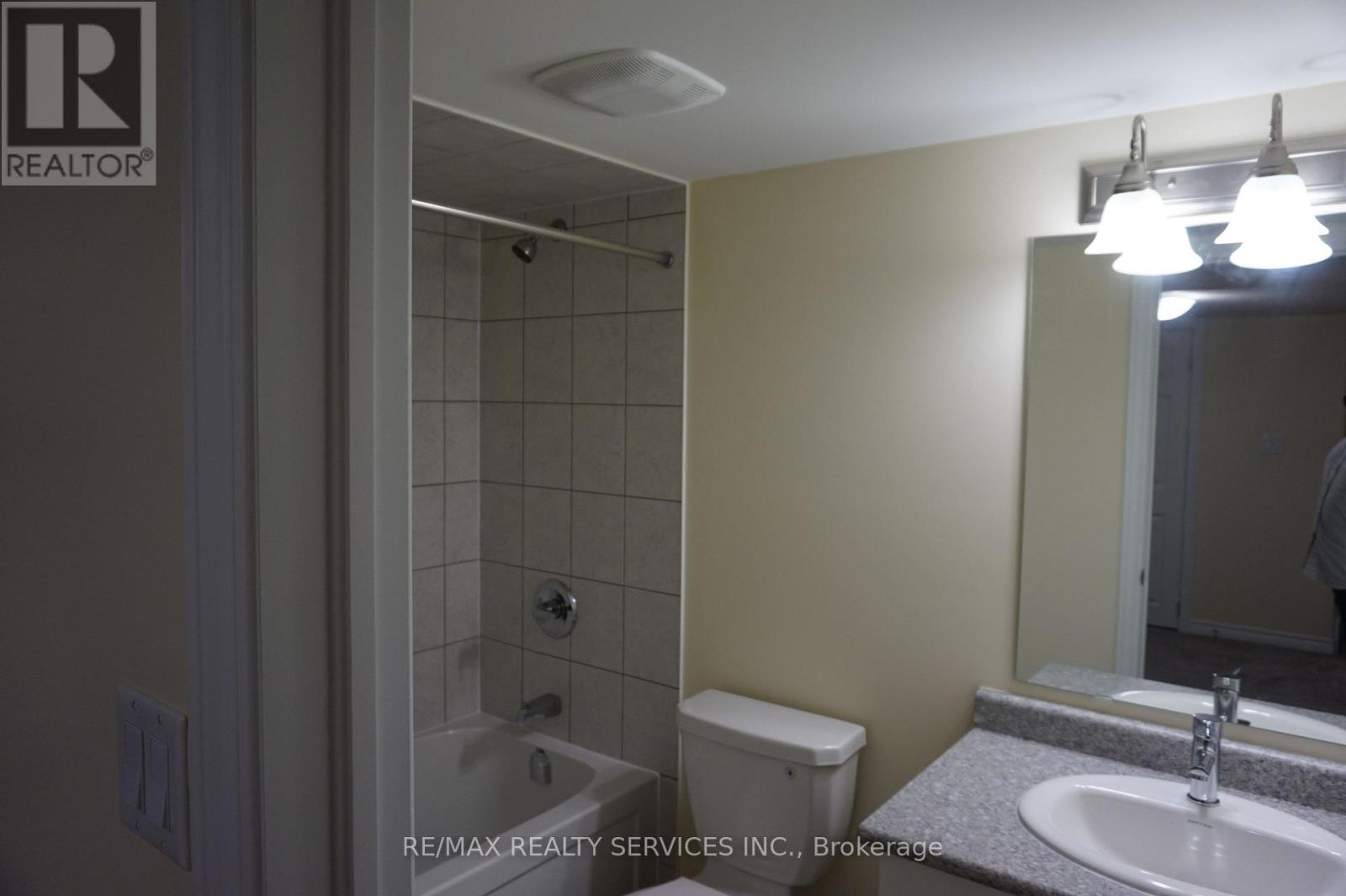 38 Arthur Mclaughlin Street, Clarington, Ontario  L1C 0T6 - Photo 4 - E12538786