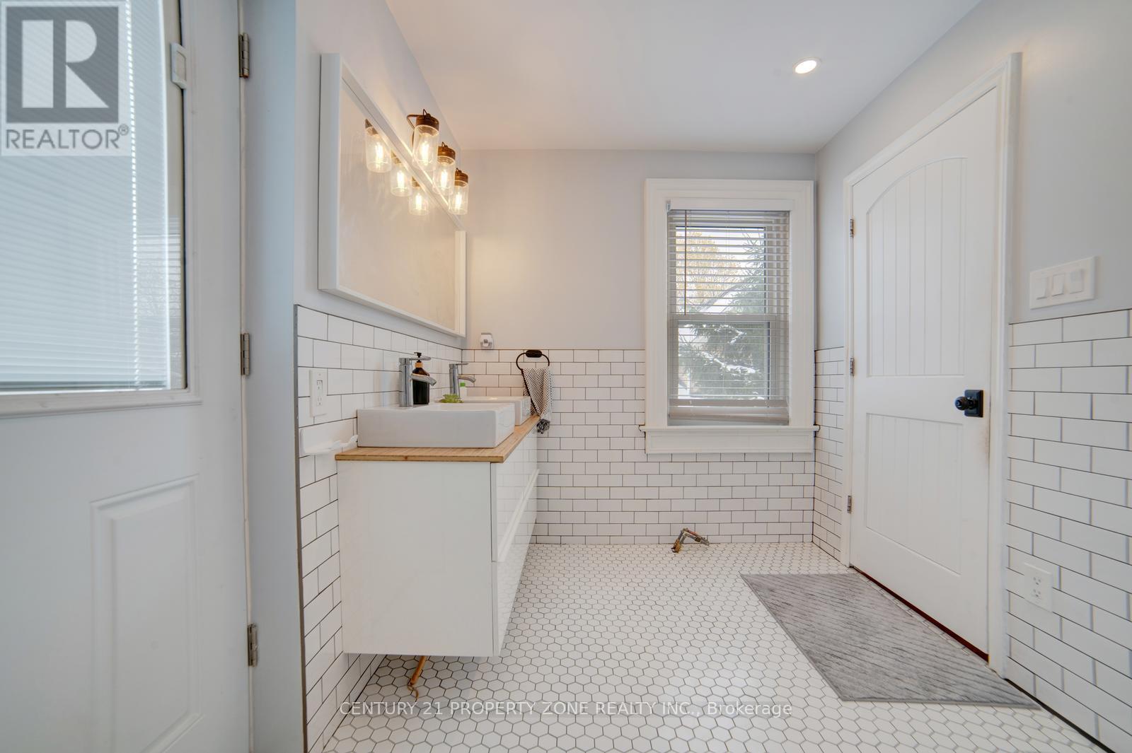 505 Duke Street, Cambridge, Ontario  N3H 3T2 - Photo 34 - X12538072