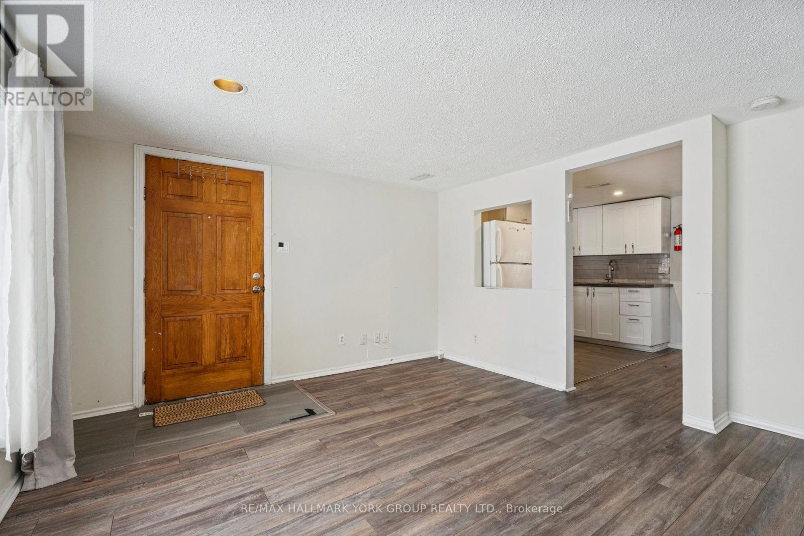 (East) - 351 Winnifred Drive, Georgina, Ontario  L4P 3B6 - Photo 2 - N12538664