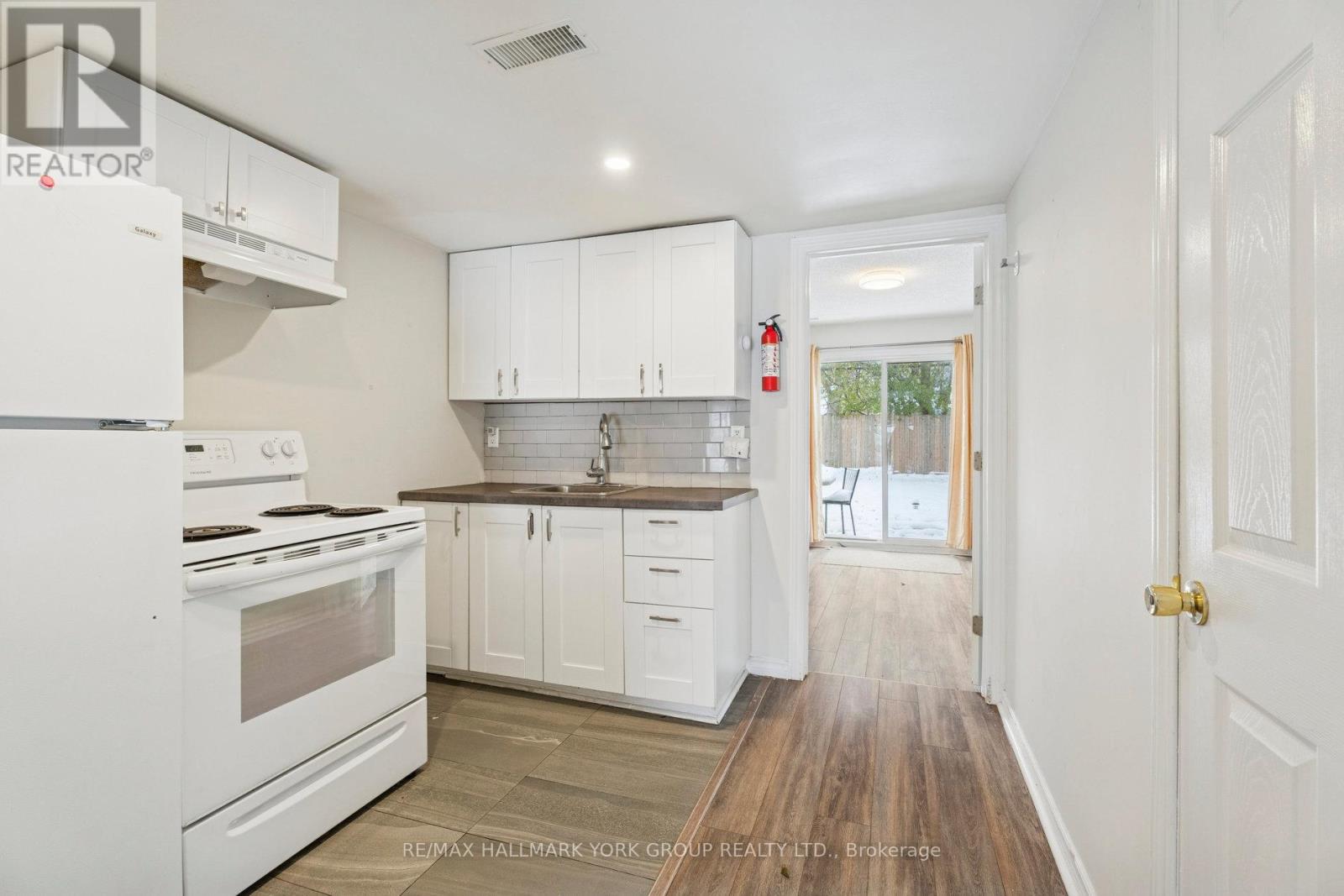 (East) - 351 Winnifred Drive, Georgina, Ontario  L4P 3B6 - Photo 8 - N12538664