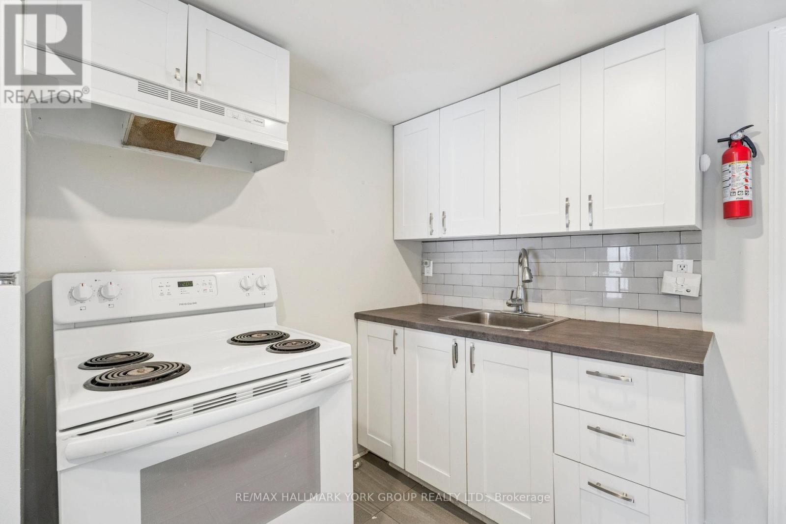 (East) - 351 Winnifred Drive, Georgina, Ontario  L4P 3B6 - Photo 9 - N12538664