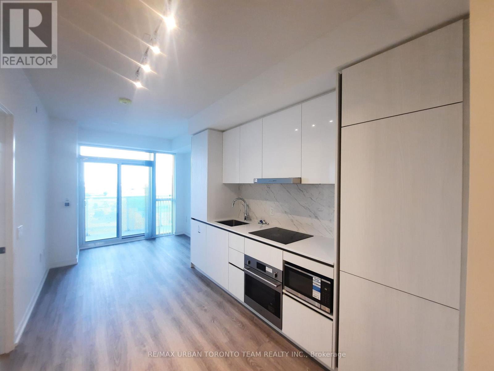 1108 - 8 Interchange Way, Vaughan, Ontario  L4K 5Z7 - Photo 3 - N12538686